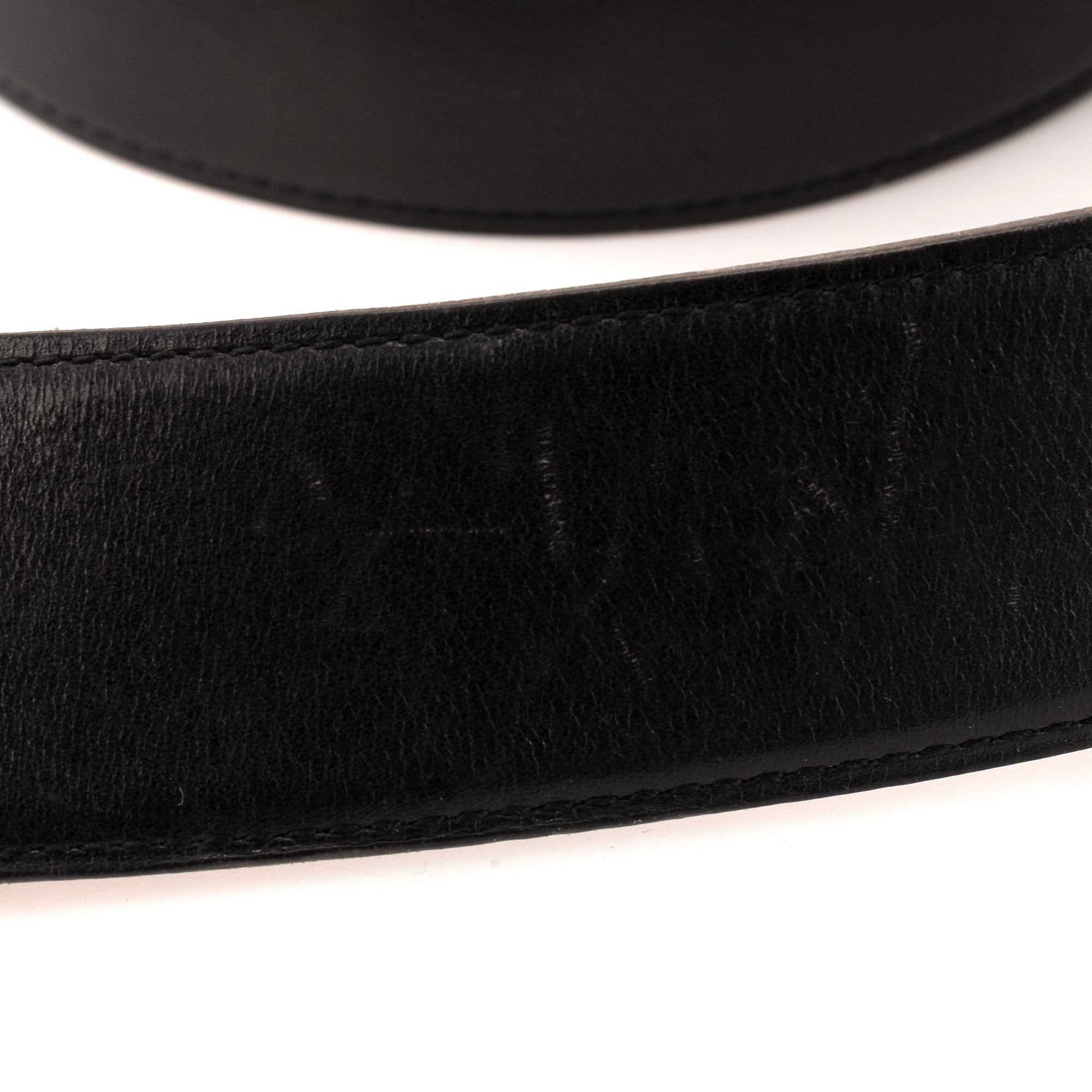 HERMÈS - Ceinture H Hermès en cuir noir (T80)