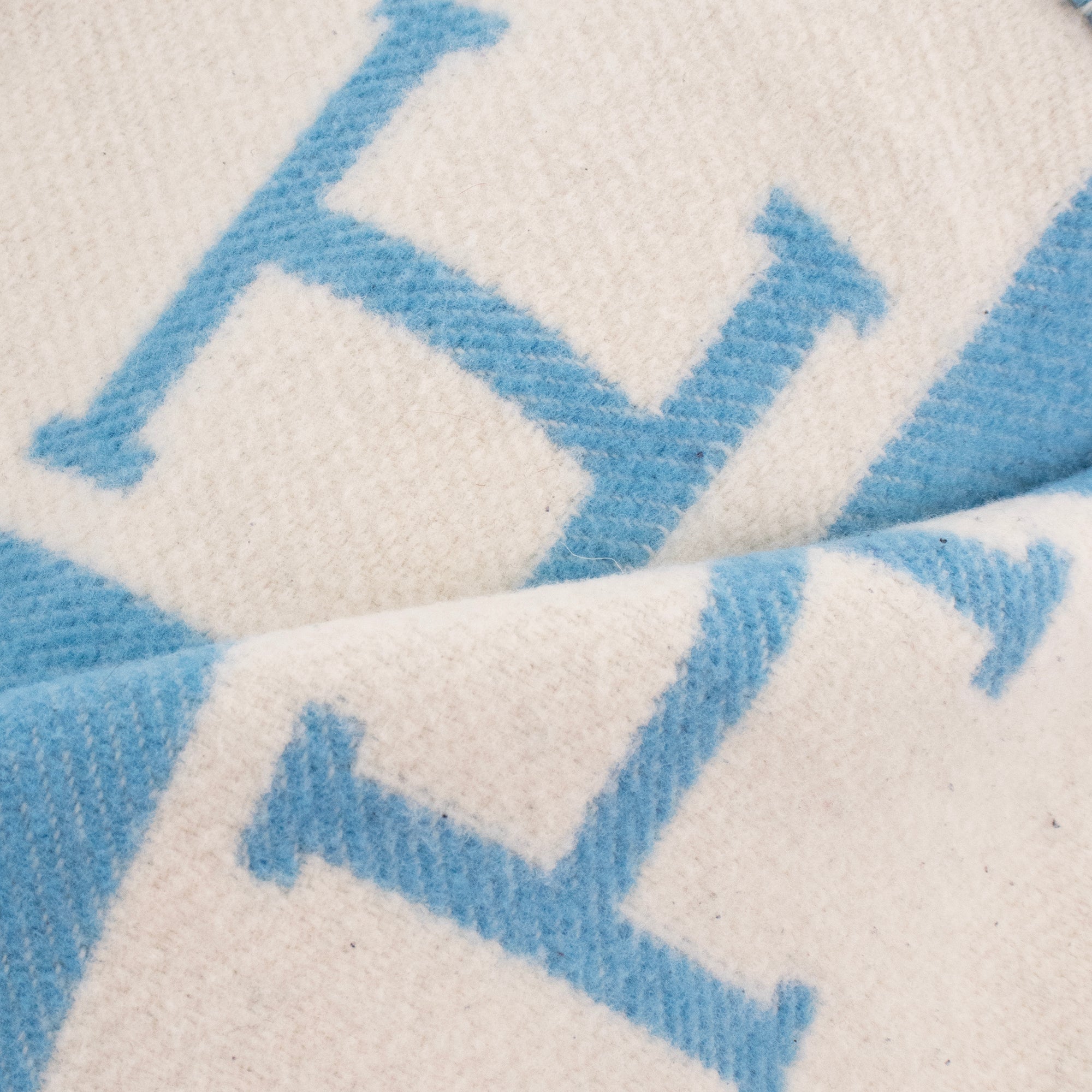 HERMÈS - Hermès Avalon Baby Blanket in White and Blue Wool