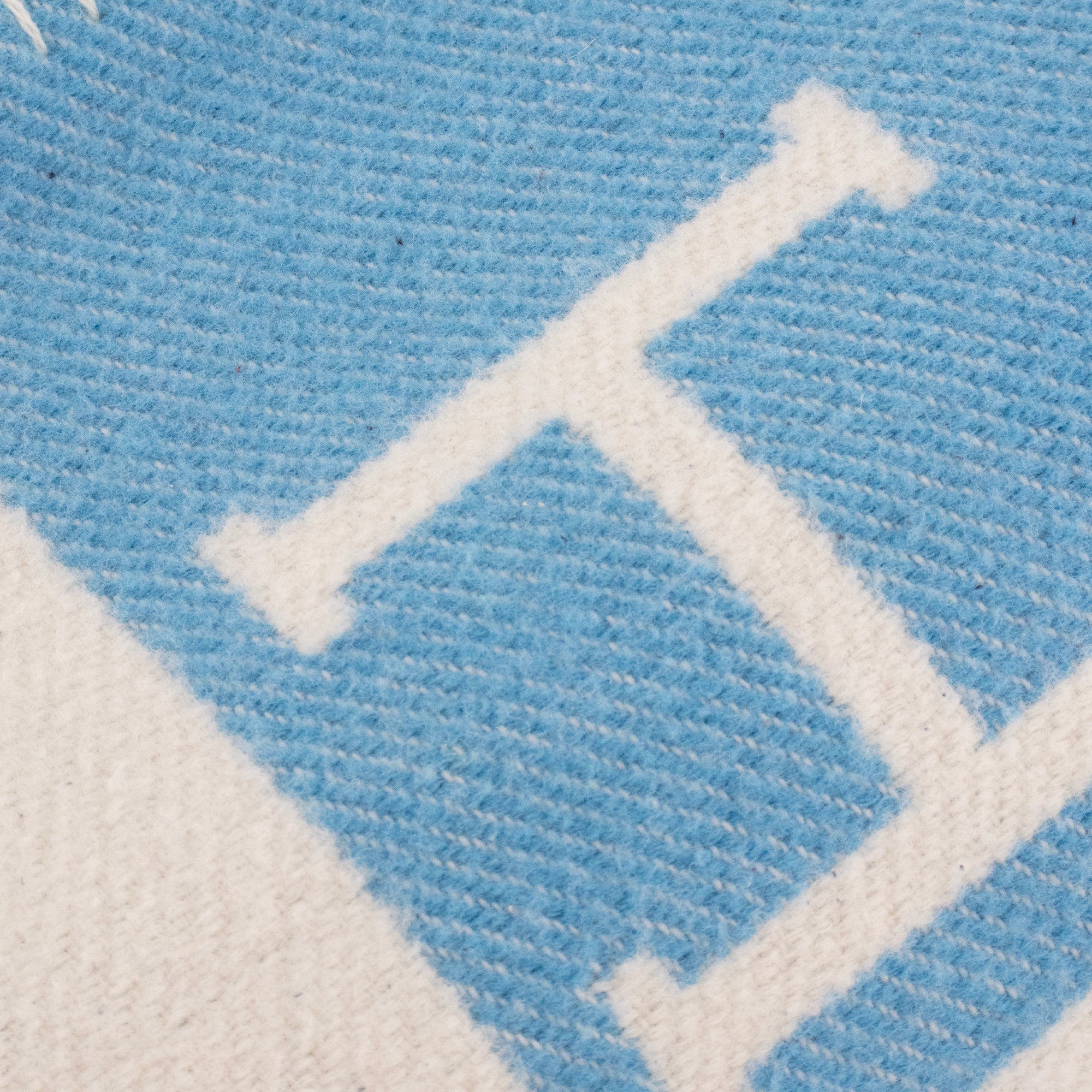 HERMÈS - Hermès Avalon Baby Blanket in White and Blue Wool