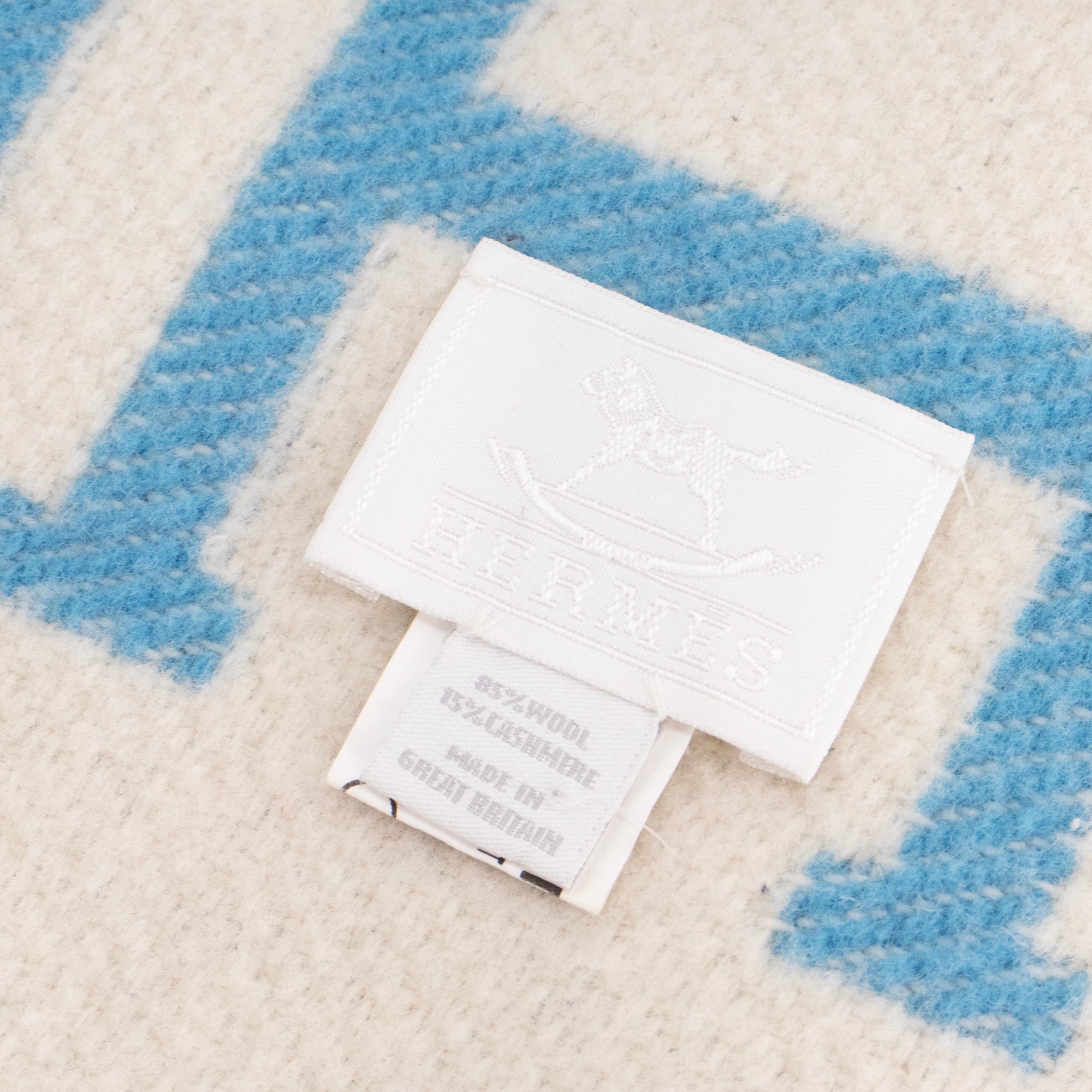 HERMÈS - Hermès Avalon Baby Blanket in White and Blue Wool