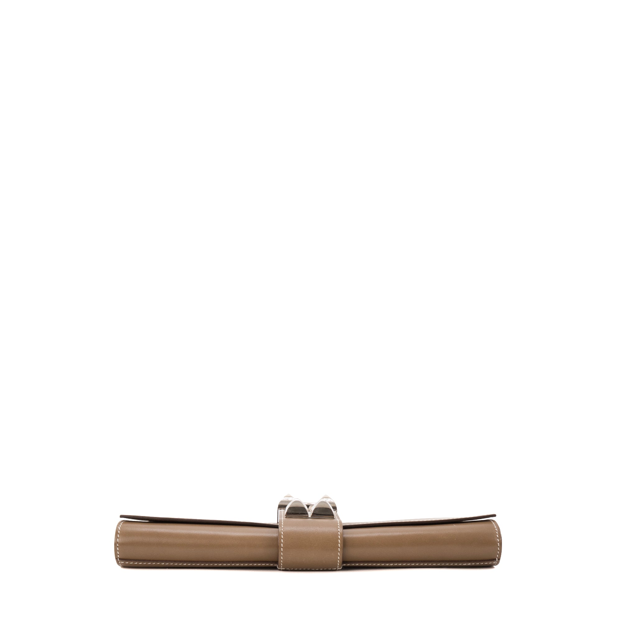 HERMÈS - Pochette Médor Hermès en cuir tadelakt étoupe