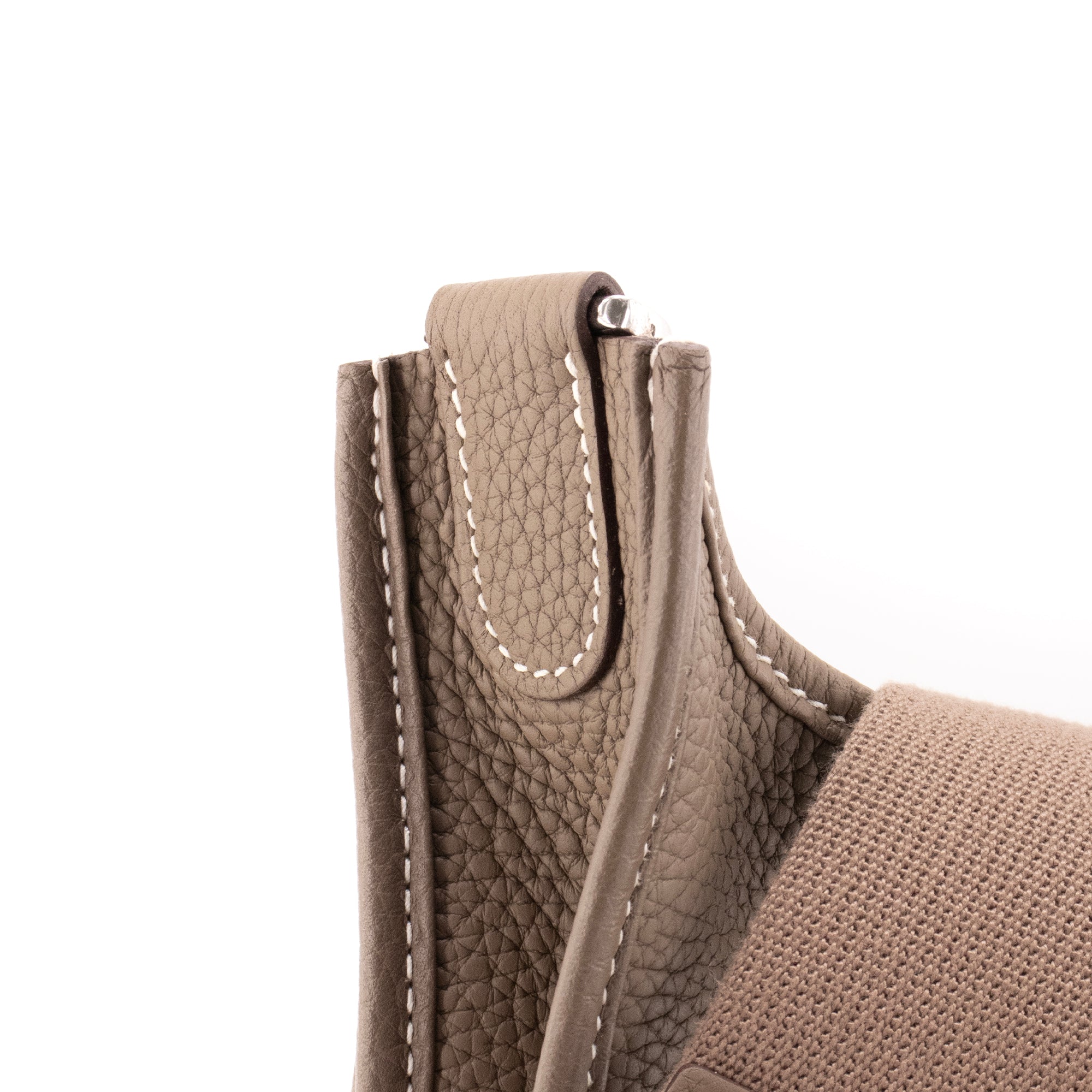 HERMÈS - Sac à bandoulière Evelyne 29 III Hermès en cuir taurillon étoupe