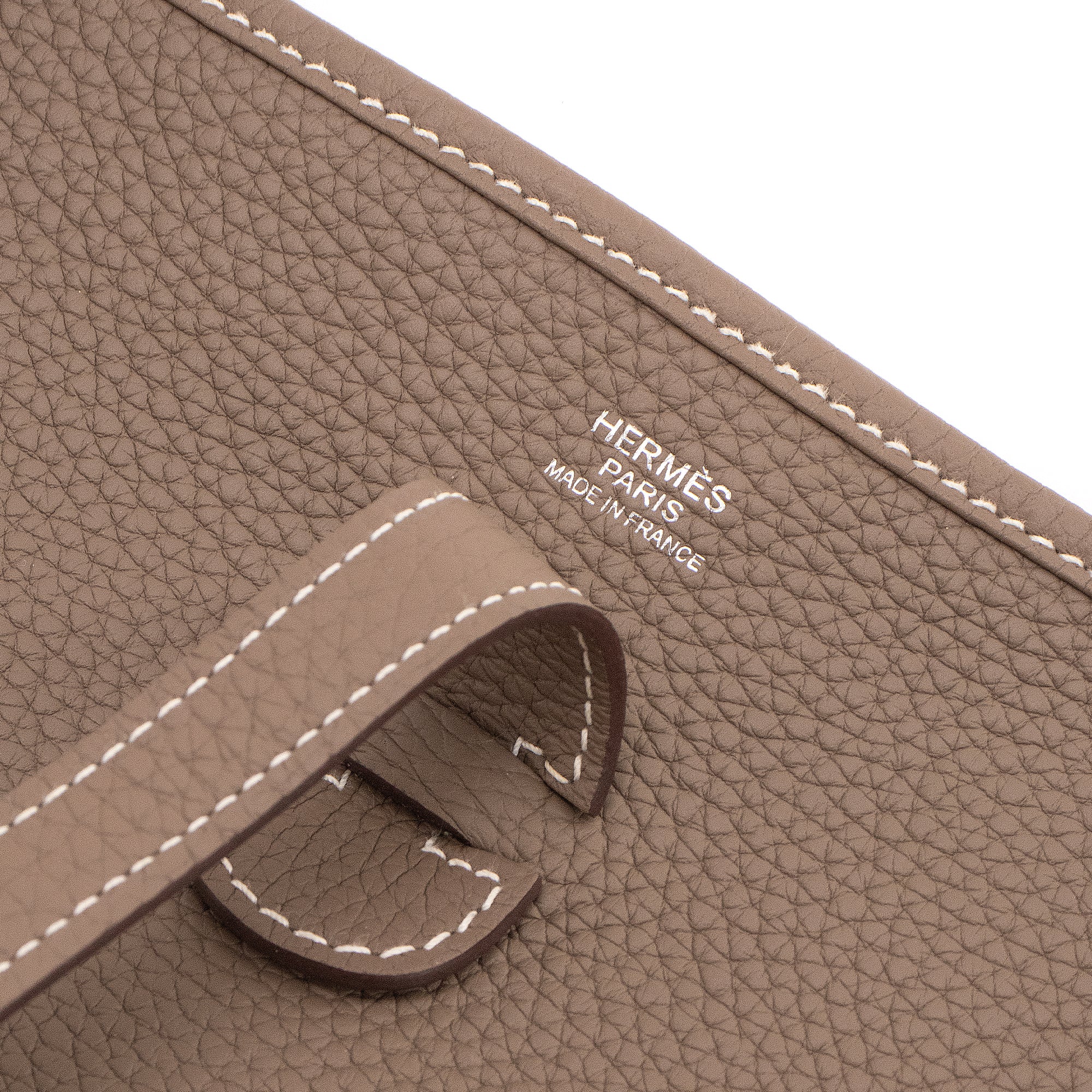HERMÈS - Sac à bandoulière Evelyne 29 III Hermès en cuir taurillon étoupe