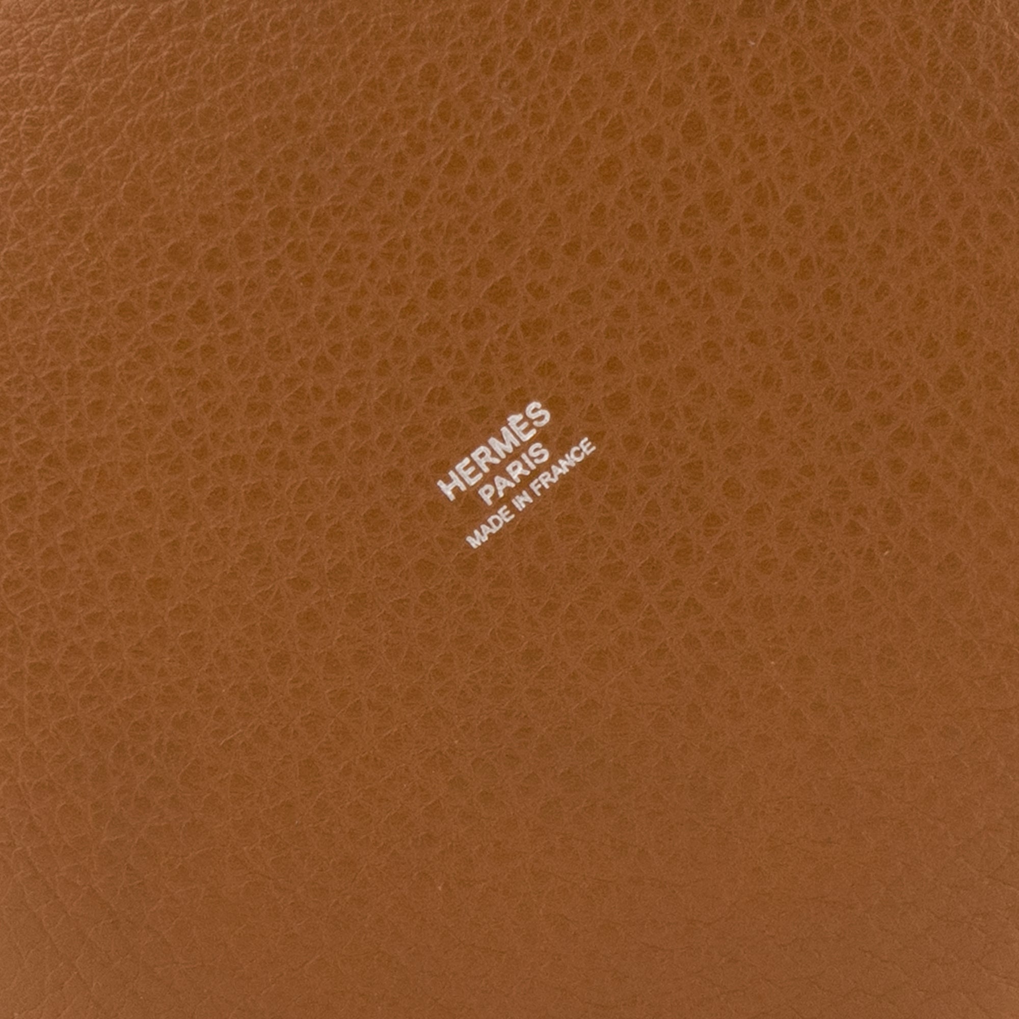 HERMÈS - Sac à épaule Mangeoire Hermès en cuir clémence taurillon gold