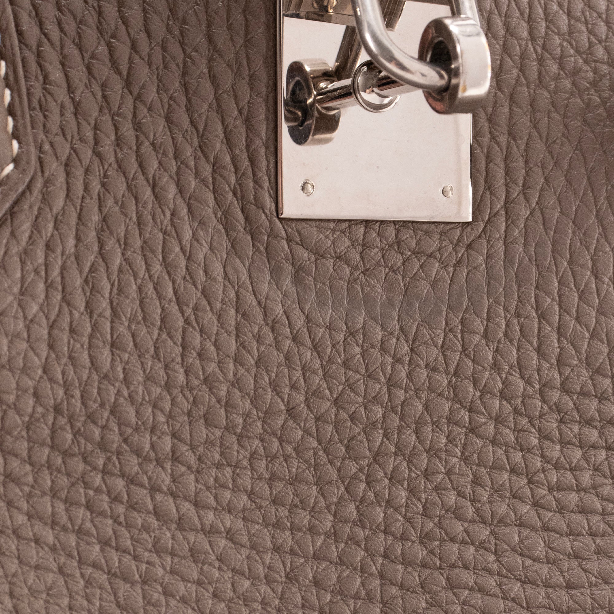 HERMÈS - Sac à main Birkin 40 Hermès en cuir taurillon clémence étoupe