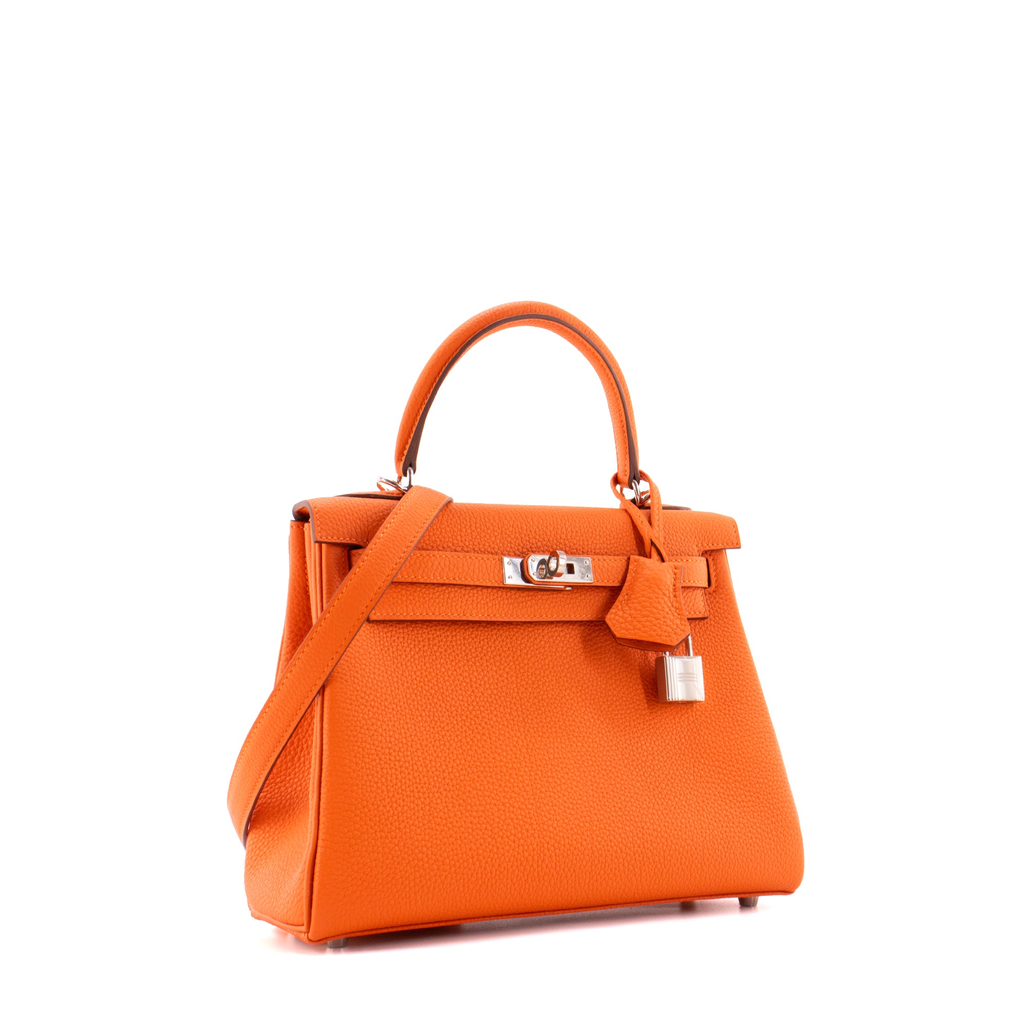 HERMÈS - Sac à main Kelly 25 Hermès en cuir togo orange feu