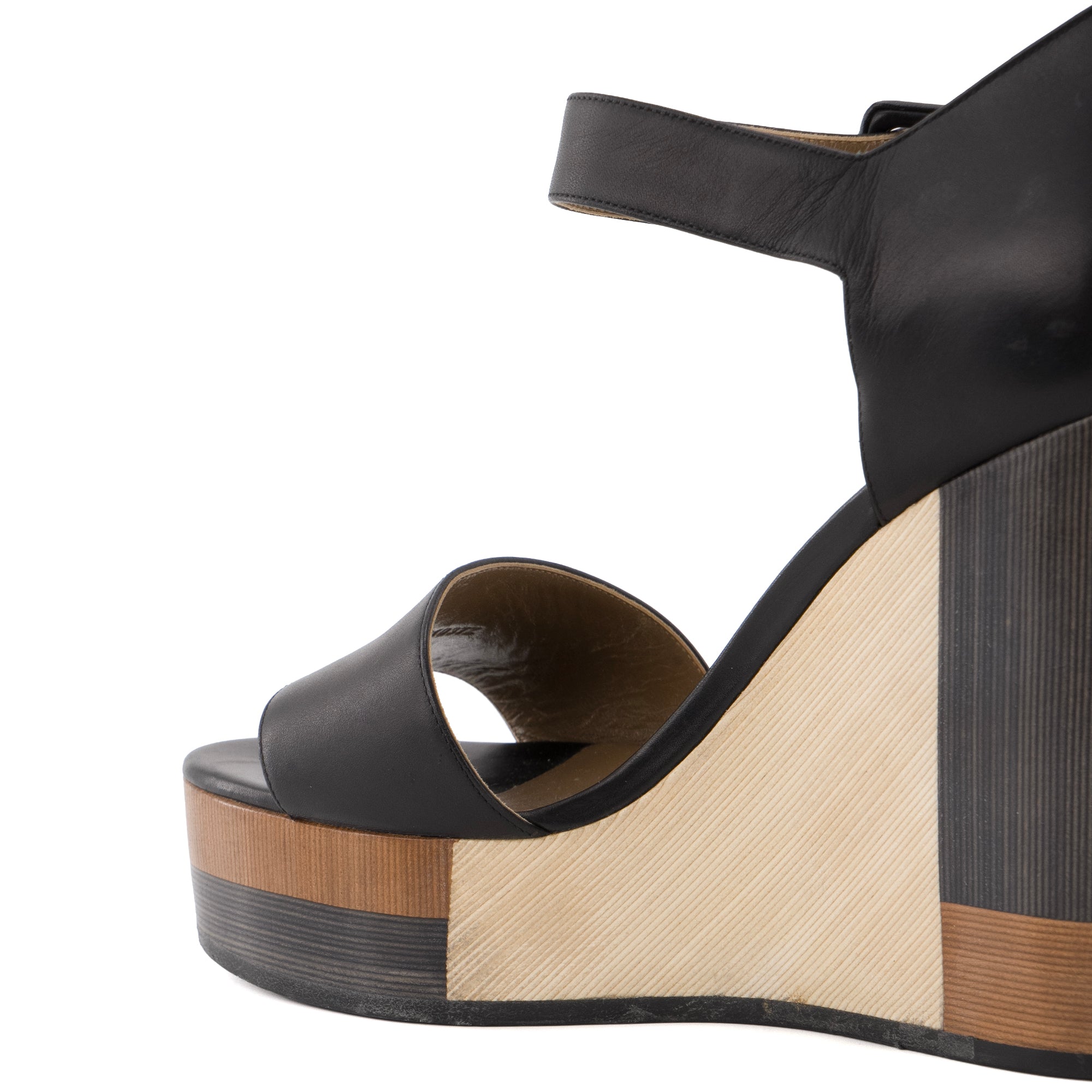 HERMÈS - Sandales compensées Hermès en cuir noir et bois (T38)