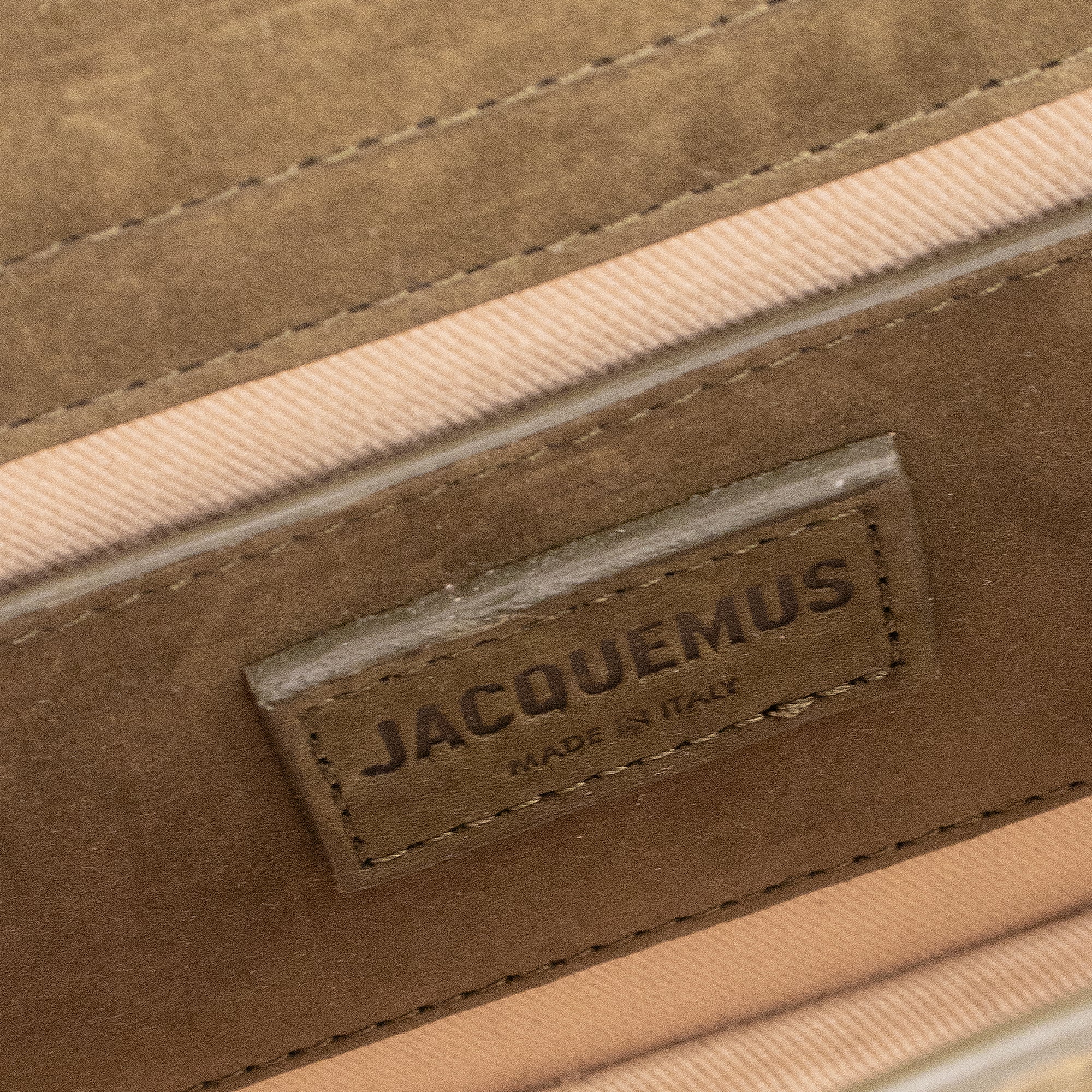 JACQUEMUS - Sac à bandoulière Le Grand Bambino Jacquemus en nubuck vert kaki