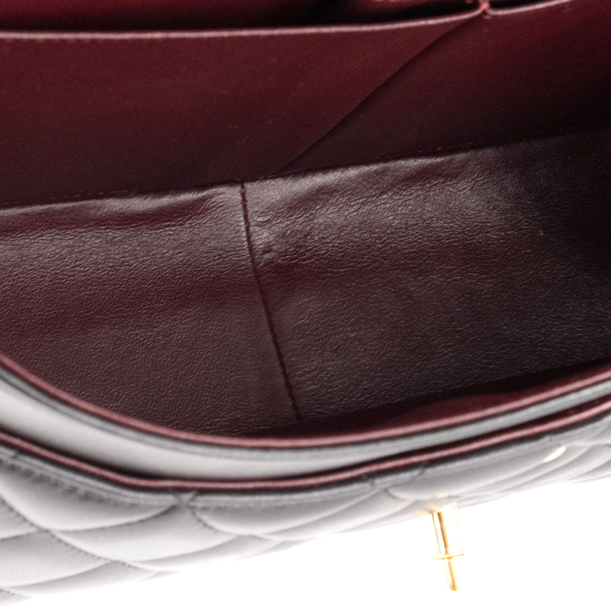 CHANEL - Sac à bandoulière Classique/Timeless Jumbo Chanel en cuir lisse noir