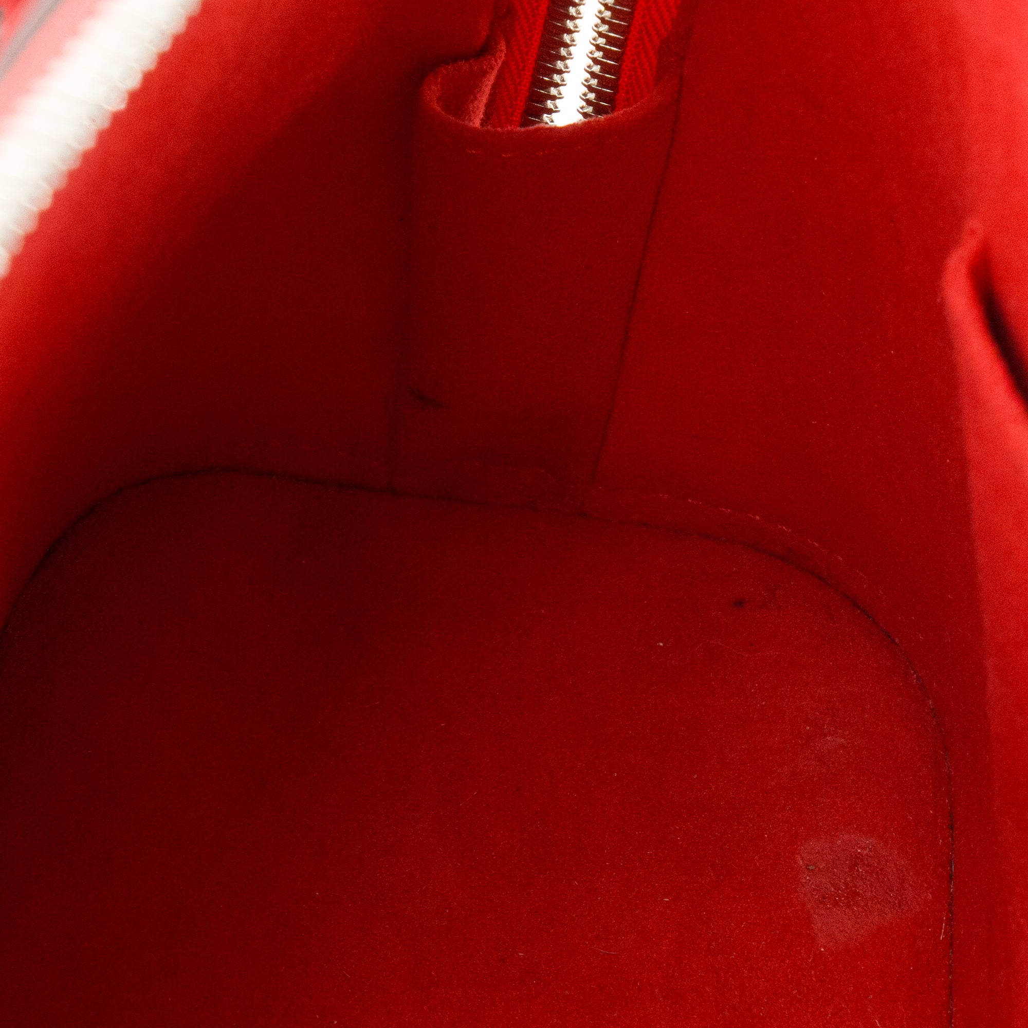 LOUIS VUITTON - Sac à bandoulière Alma BB Louis Vuitton en cuir épi rouge