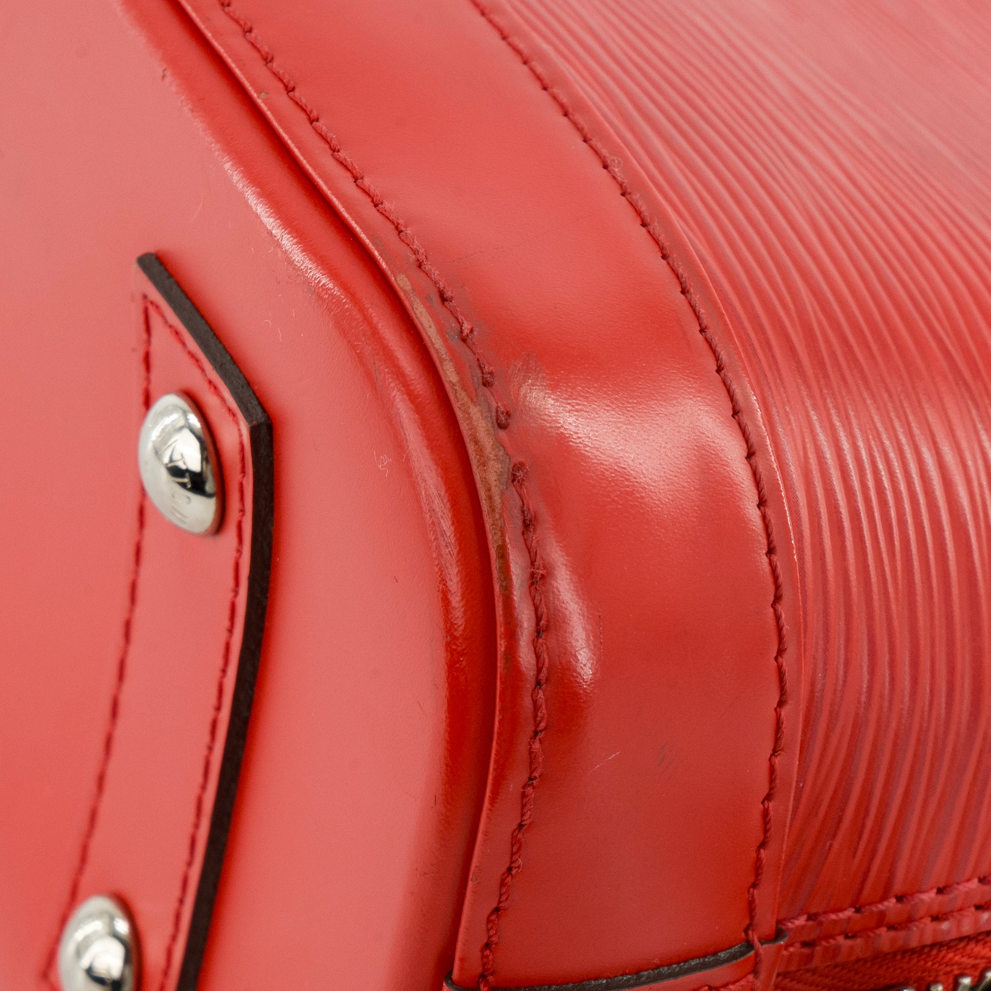 LOUIS VUITTON - Sac à bandoulière Alma BB Louis Vuitton en cuir épi rouge