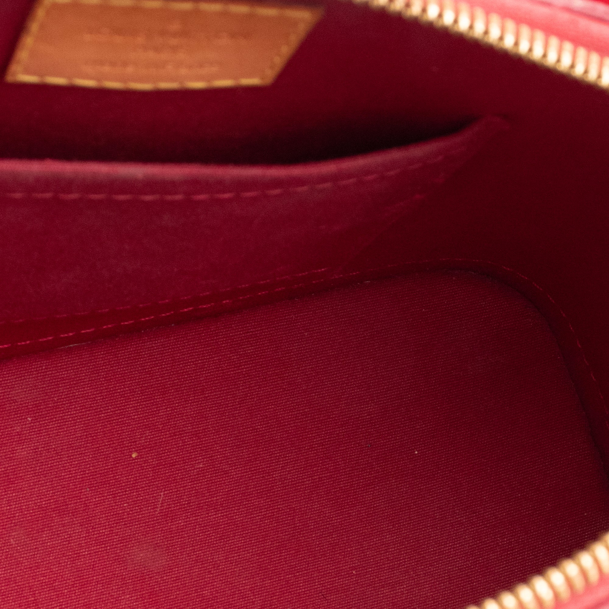 LOUIS VUITTON - Sac à bandoulière Alma BB Louis Vuitton en cuir verni rouge