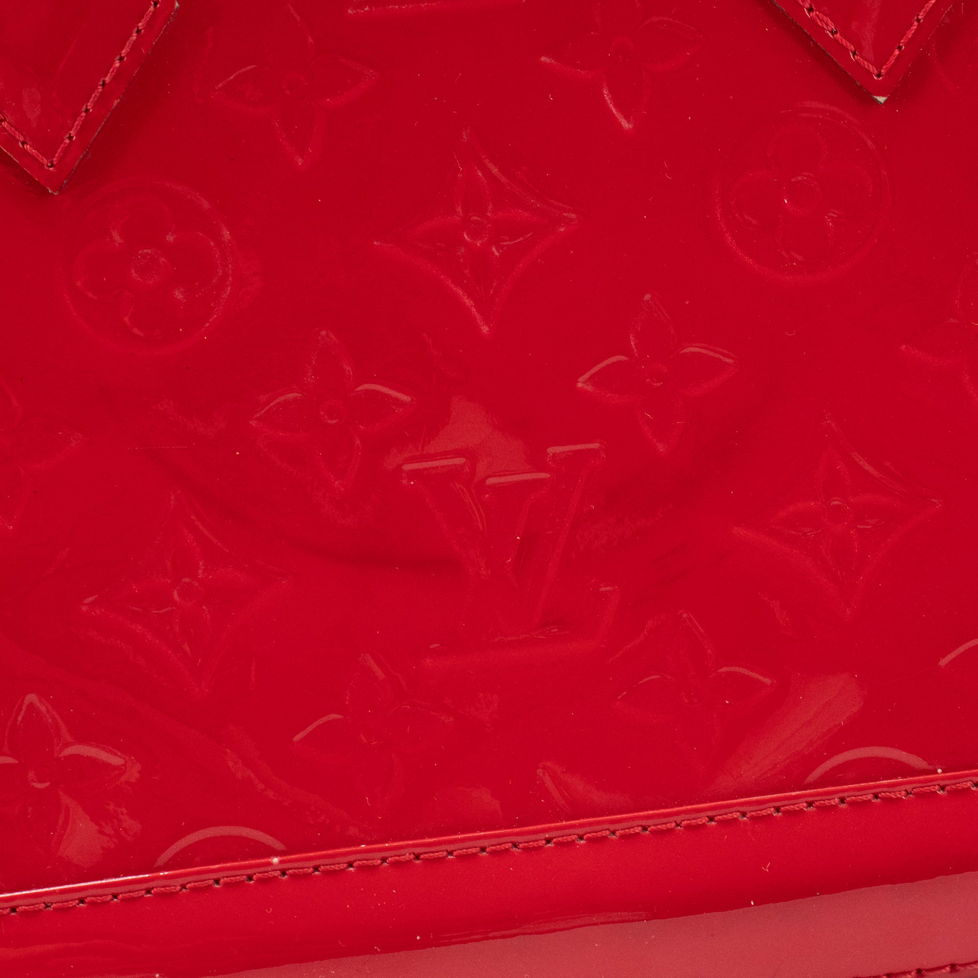 LOUIS VUITTON - Sac à bandoulière Alma BB Louis Vuitton en cuir verni rouge
