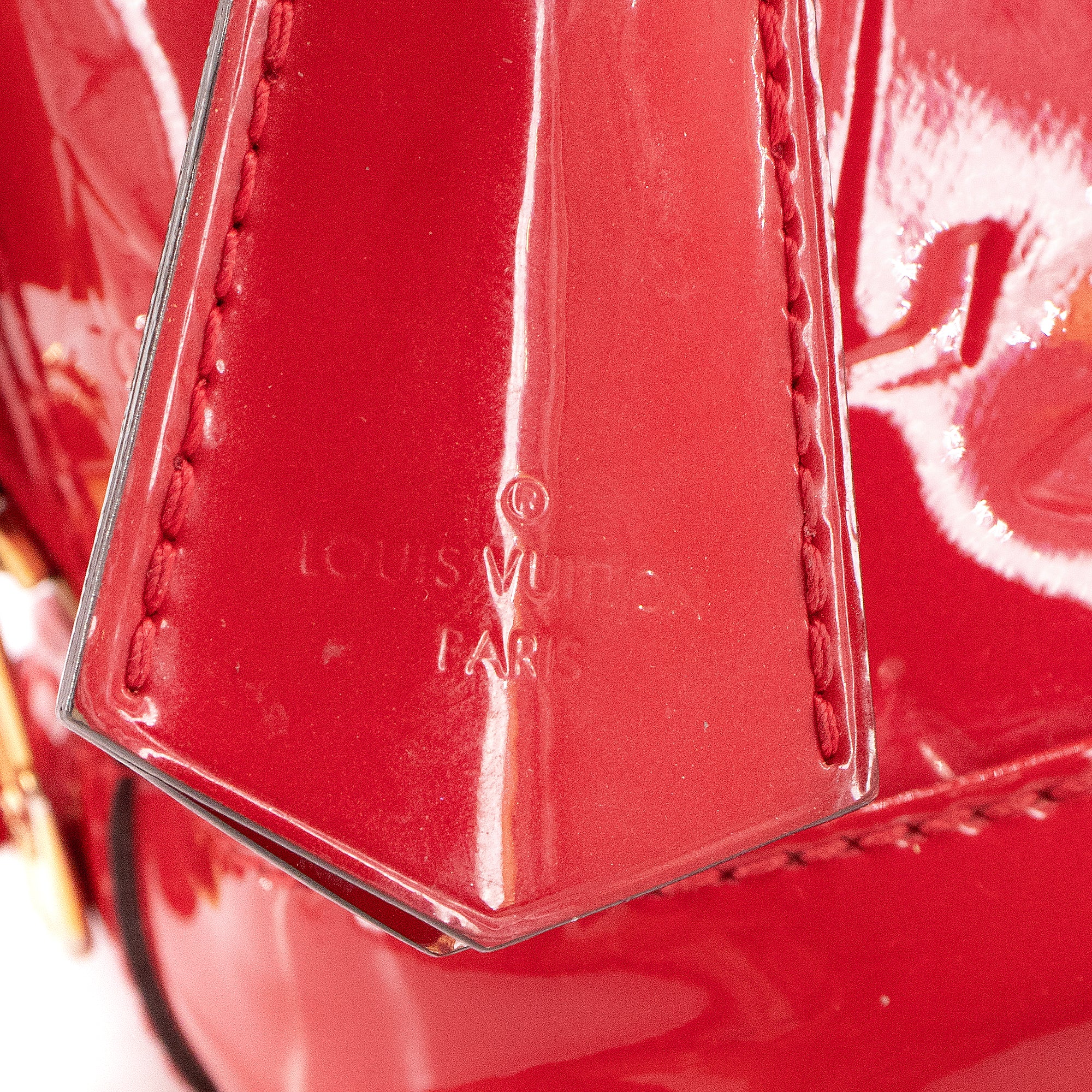 LOUIS VUITTON - Sac à bandoulière Alma BB Louis Vuitton en cuir verni rouge