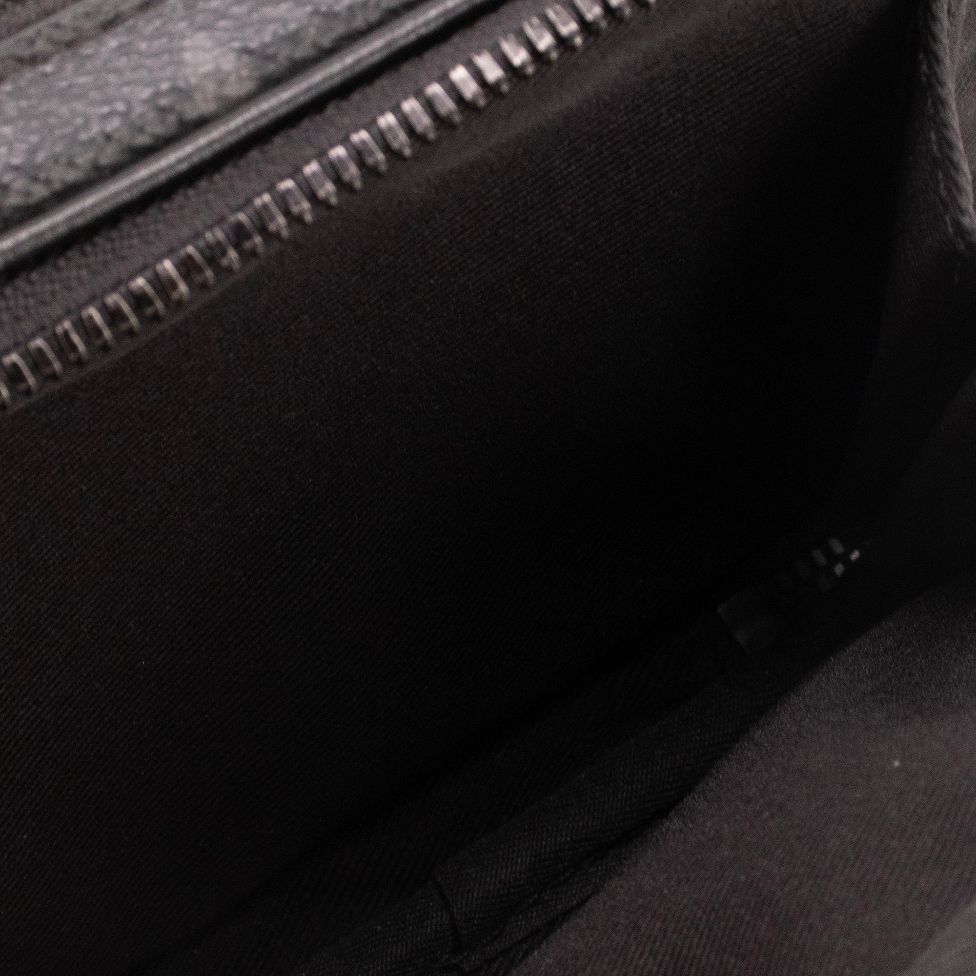 LOUIS VUITTON - Sac à bandoulière Alpha Wearable Louis Vuitton en toile enduite monogrammée eclipse