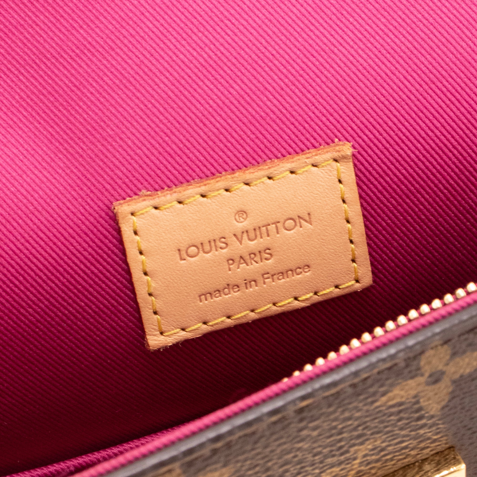 LOUIS VUITTON - Sac à bandoulière Cluny BB Louis Vuitton en toile enduite monogrammée