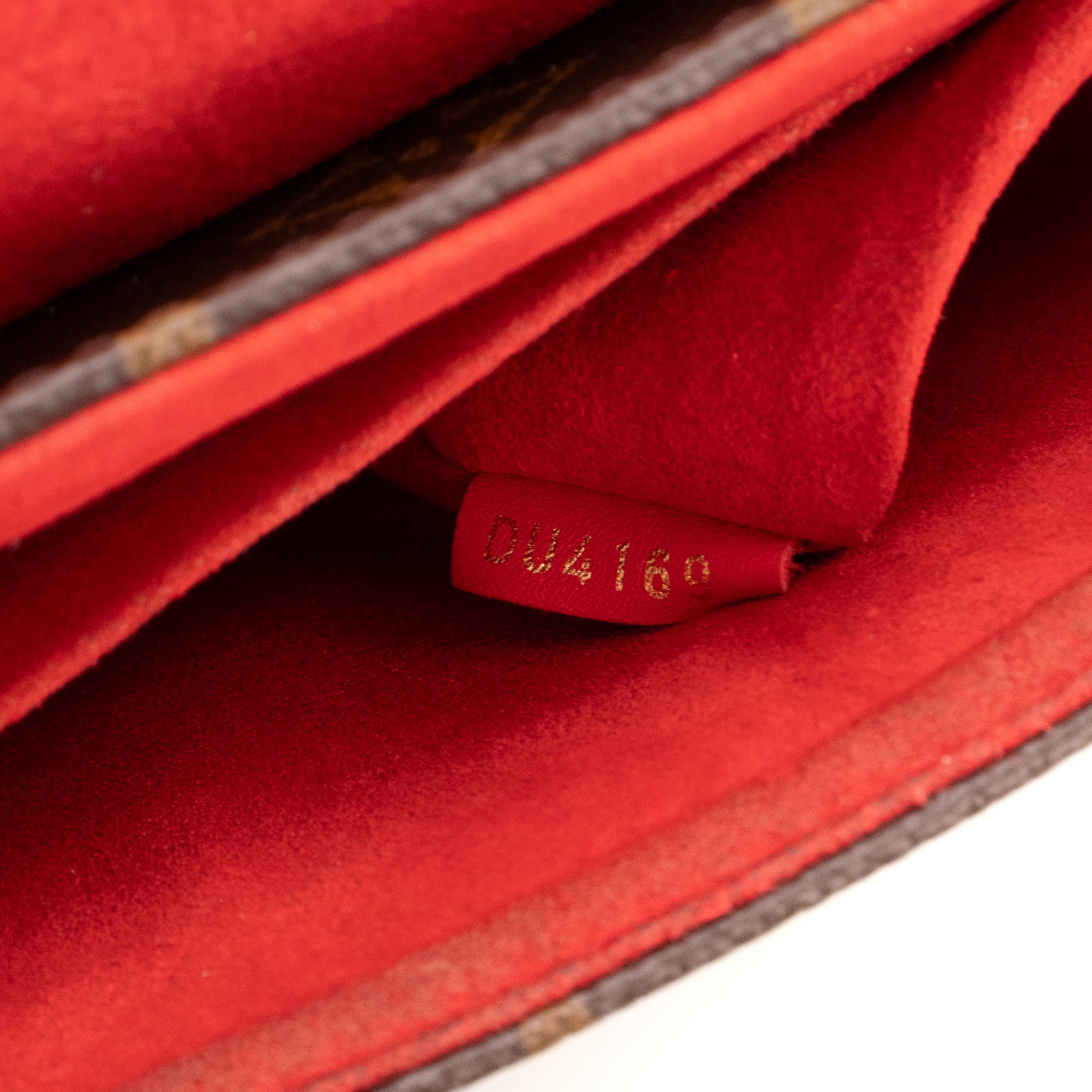LOUIS VUITTON - Sac à bandoulière Locky BB Louis Vuitton en toile enduite monogrammée et cuir rouge