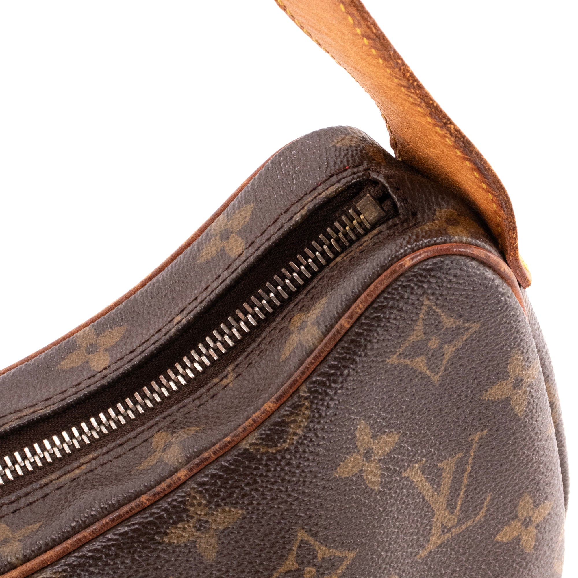 LOUIS VUITTON - Sac à épaule Croissant Louis Vuitton en toile enduite monogrammée vintage