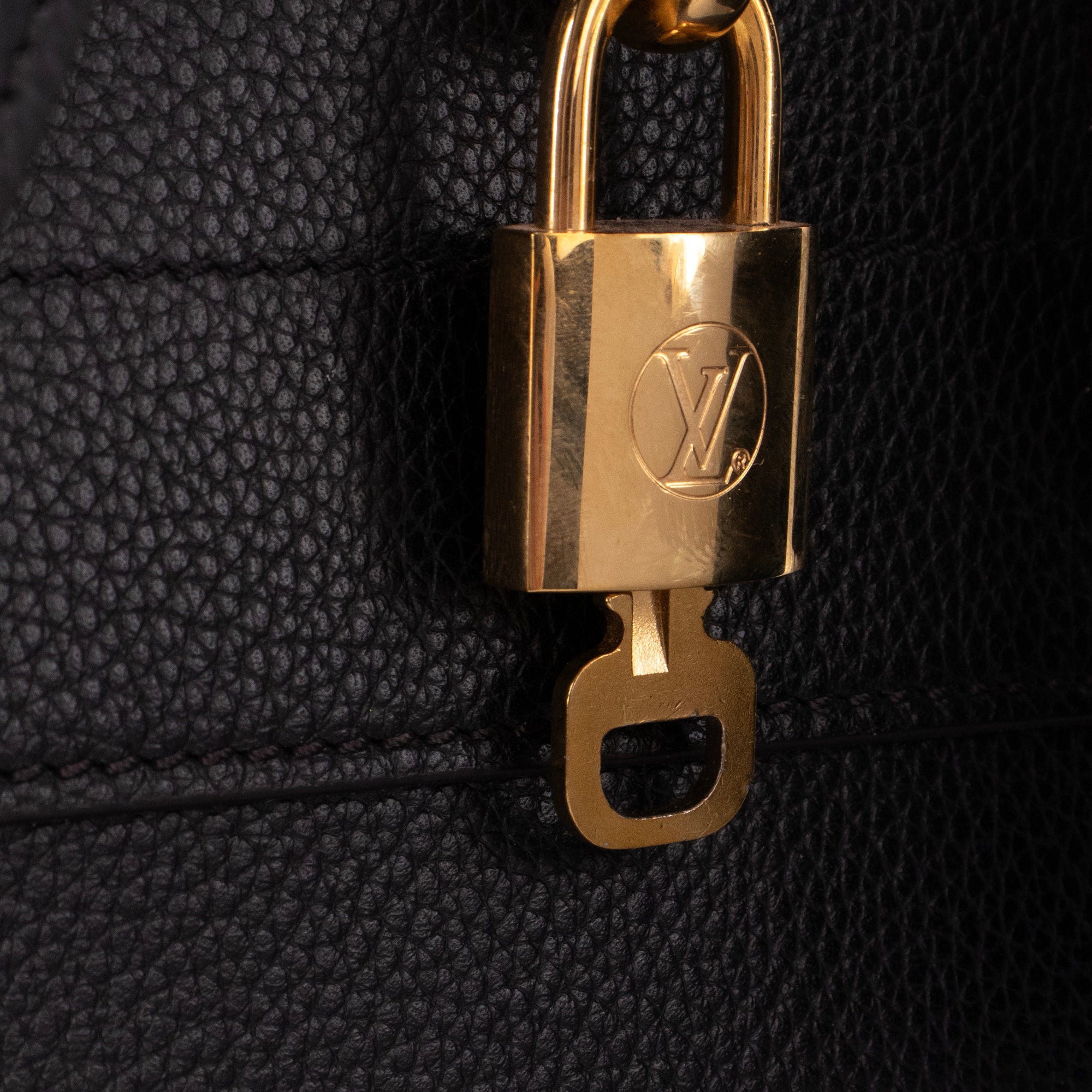 LOUIS VUITTON - Sac à main City Steamer Louis Vuitton en cuir grainé noir