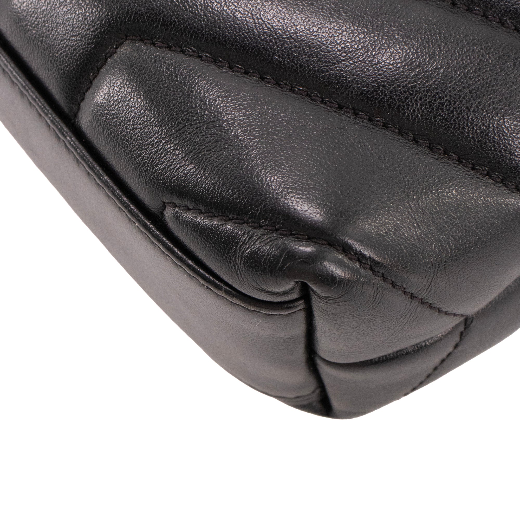 SAINT LAURENT - Sac à bandoulière Loulou Toy Saint Laurent en cuir lisse noir