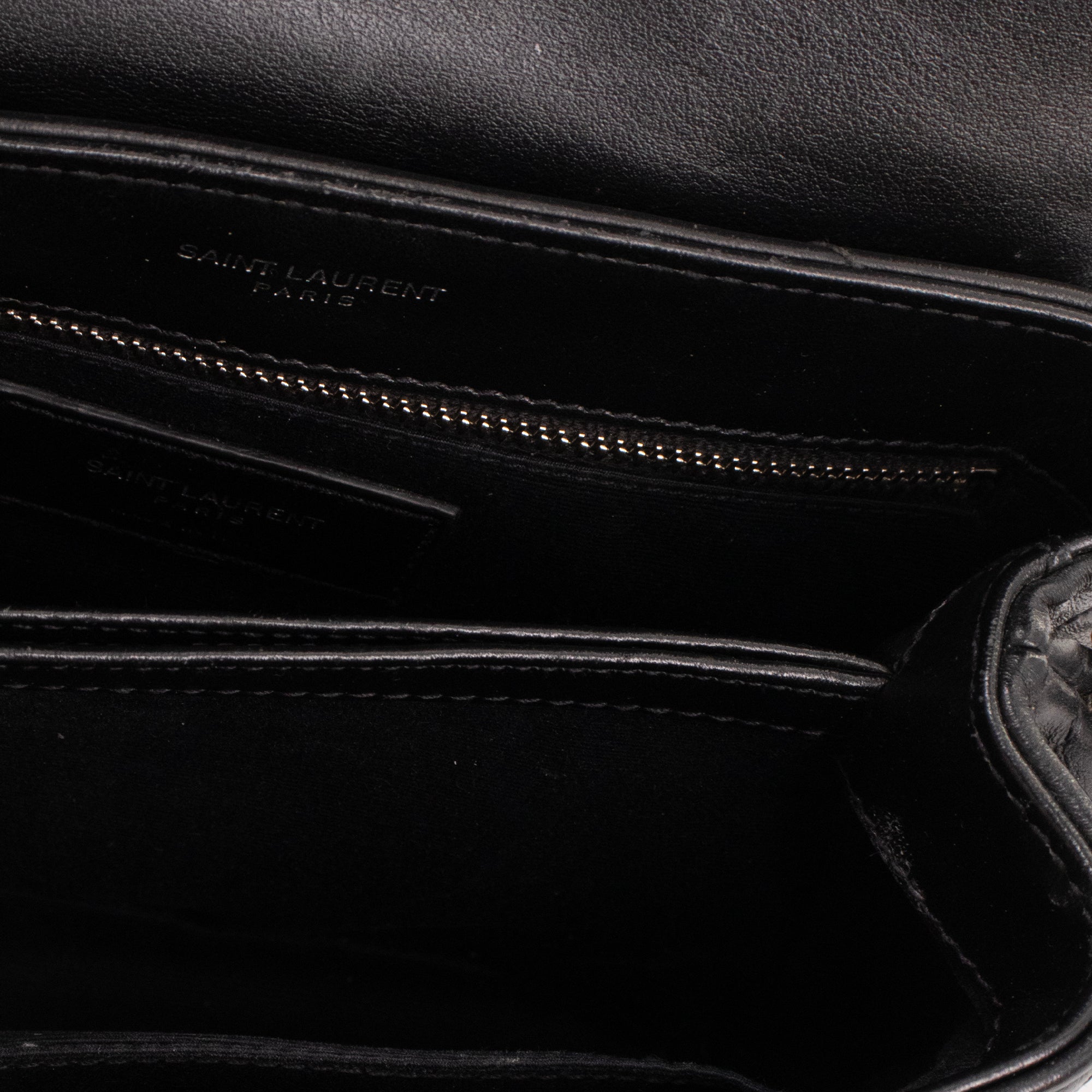 SAINT LAURENT - Sac à bandoulière Loulou Toy Saint Laurent en cuir lisse noir