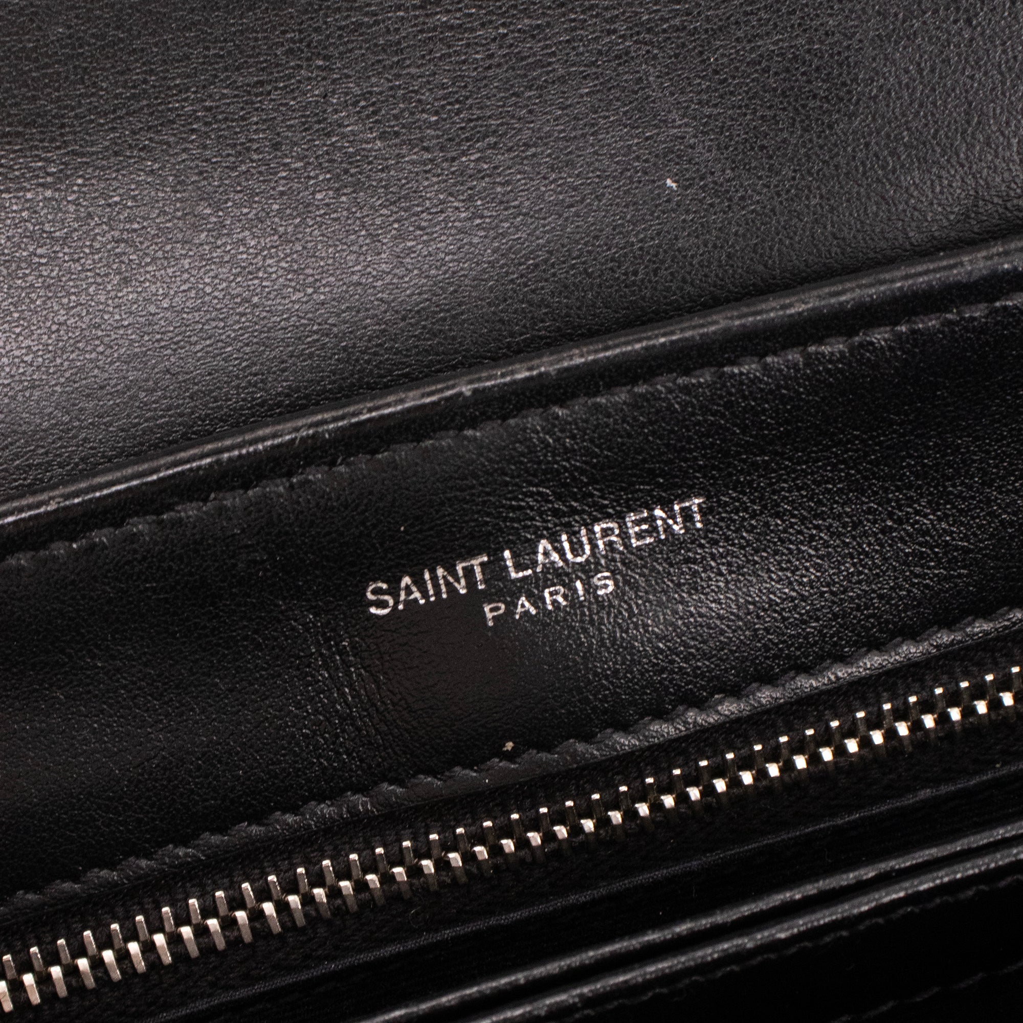 SAINT LAURENT - Sac à bandoulière Loulou Toy Saint Laurent en cuir lisse noir