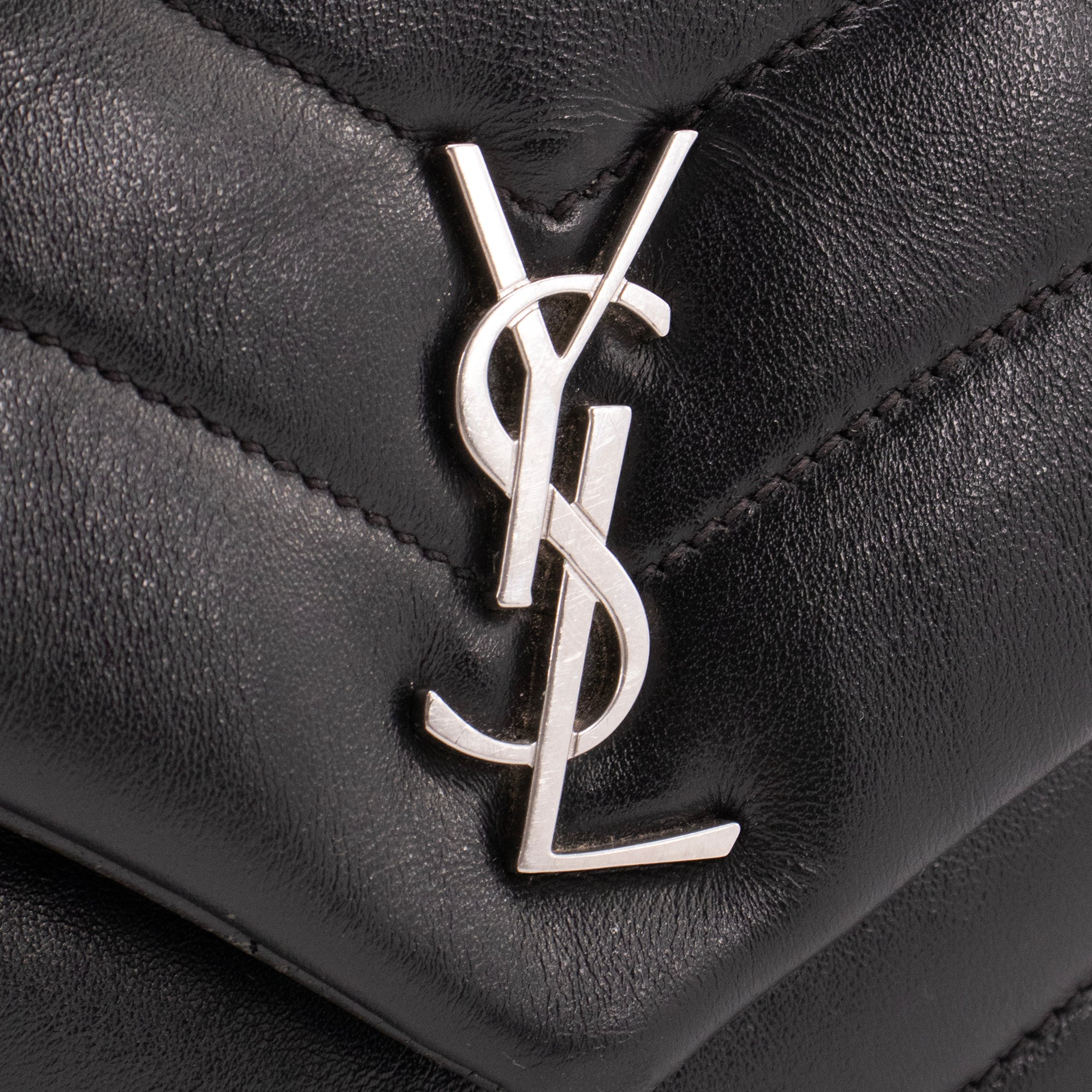 SAINT LAURENT - Sac à bandoulière Loulou Toy Saint Laurent en cuir lisse noir