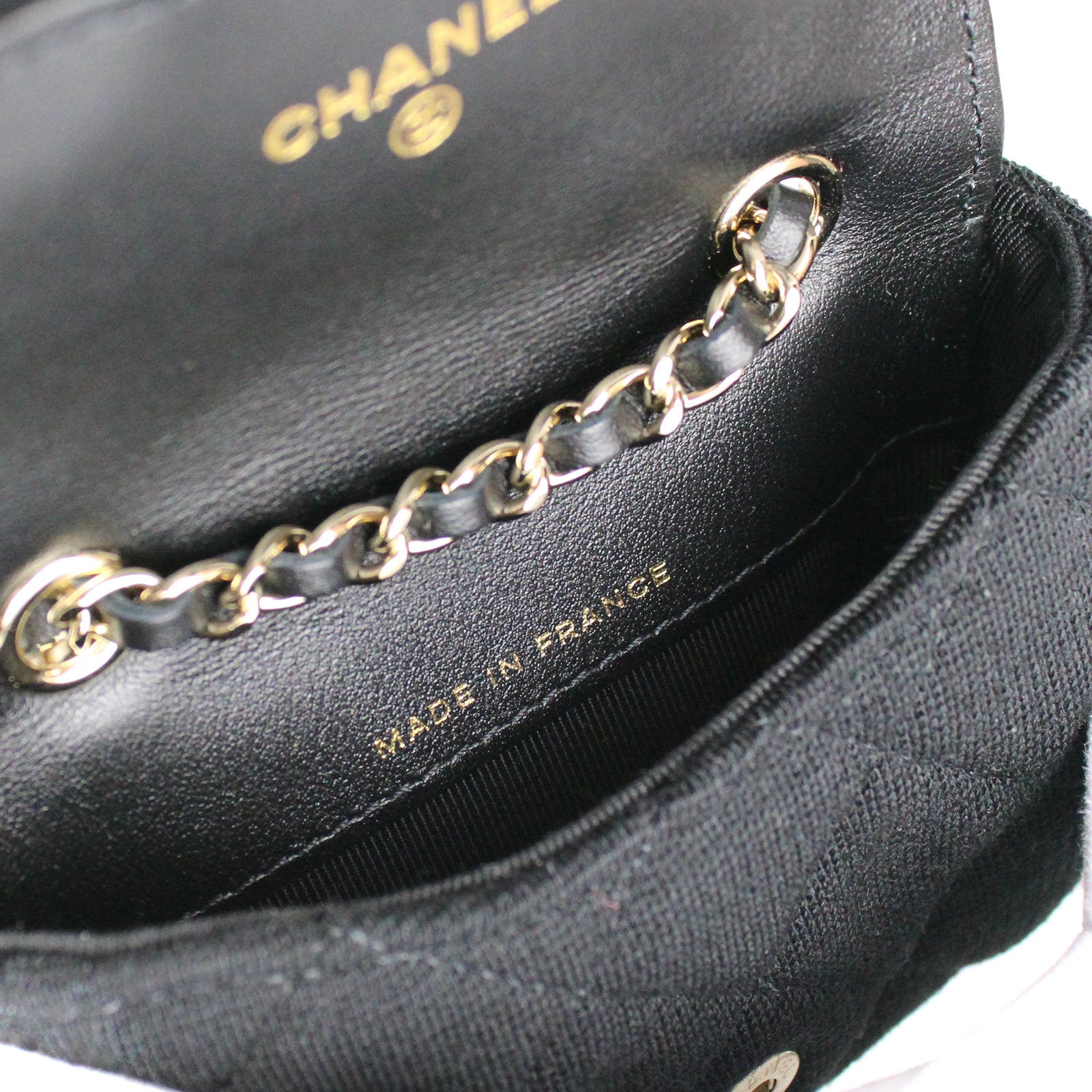 CHANEL - Micro bag porte cartes