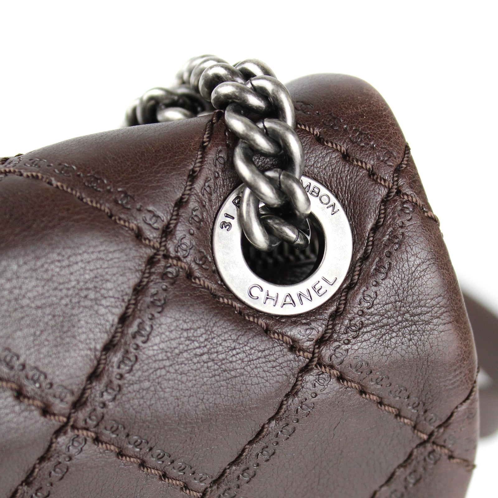 CHANEL - Sac Timeless à breloques métalliques