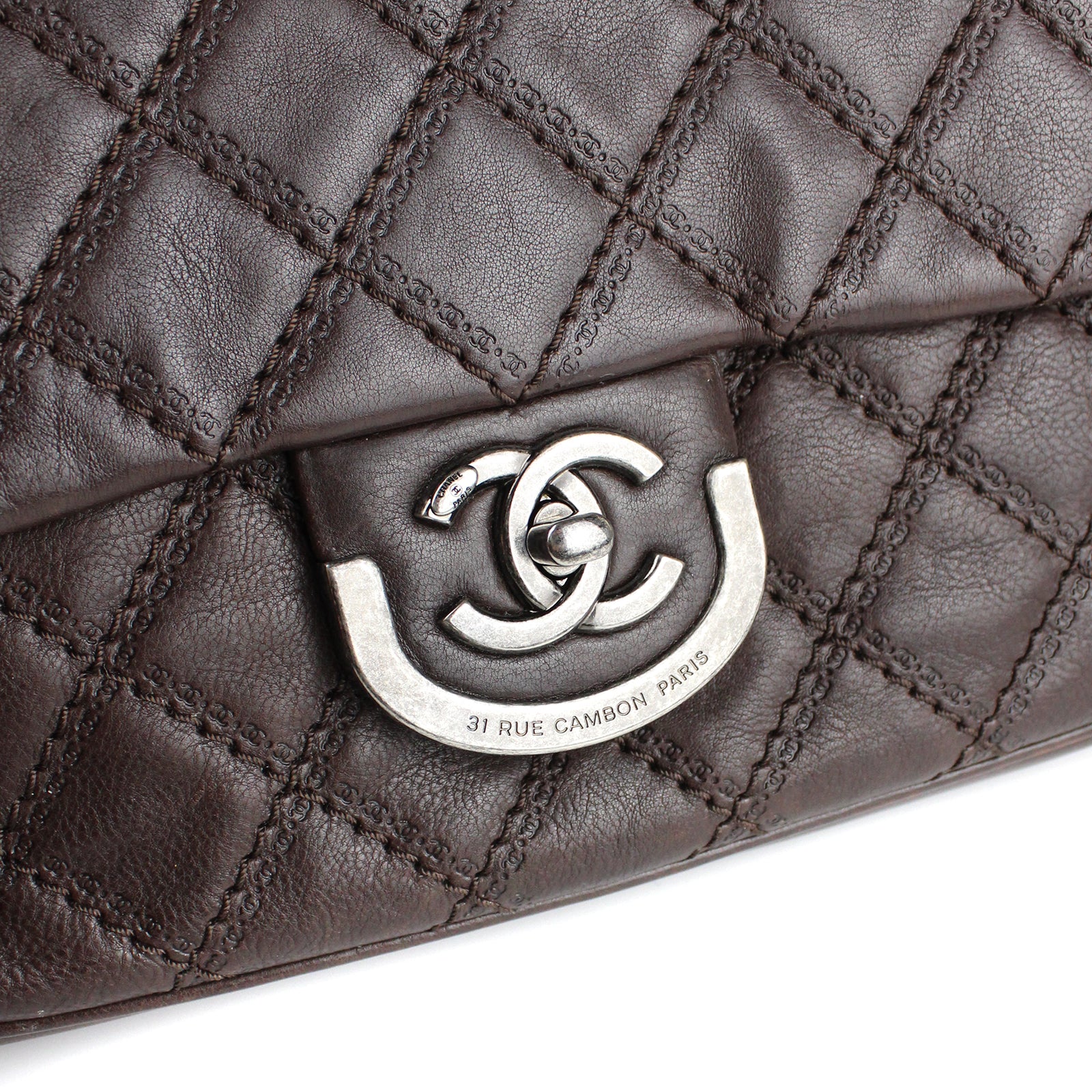 CHANEL - Sac Timeless à breloques métalliques