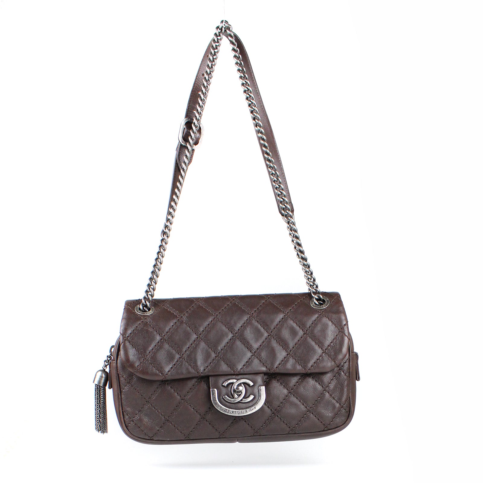 CHANEL - Sac Timeless à breloques métalliques