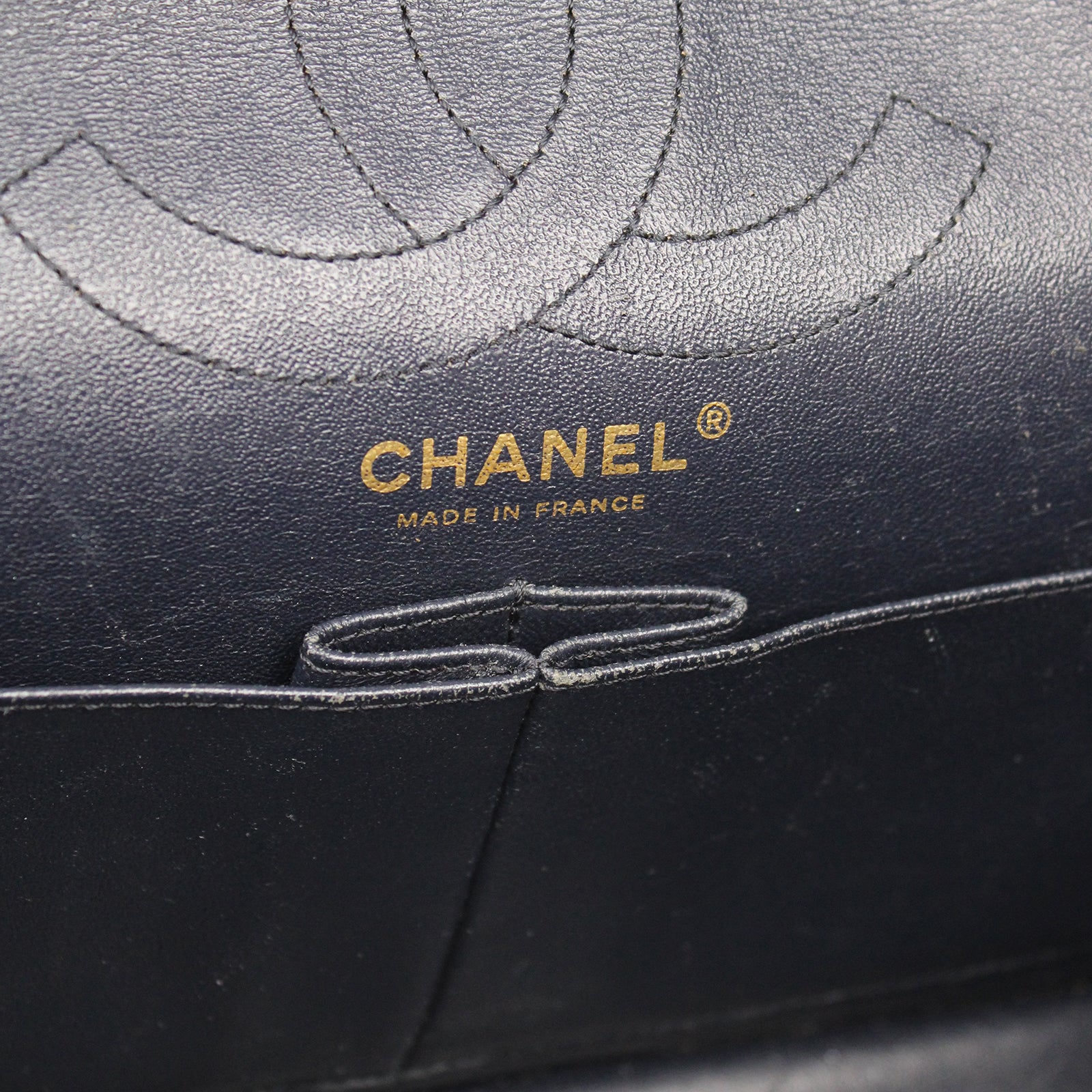 CHANEL - Sac 2.55 en cuir bleu nuit