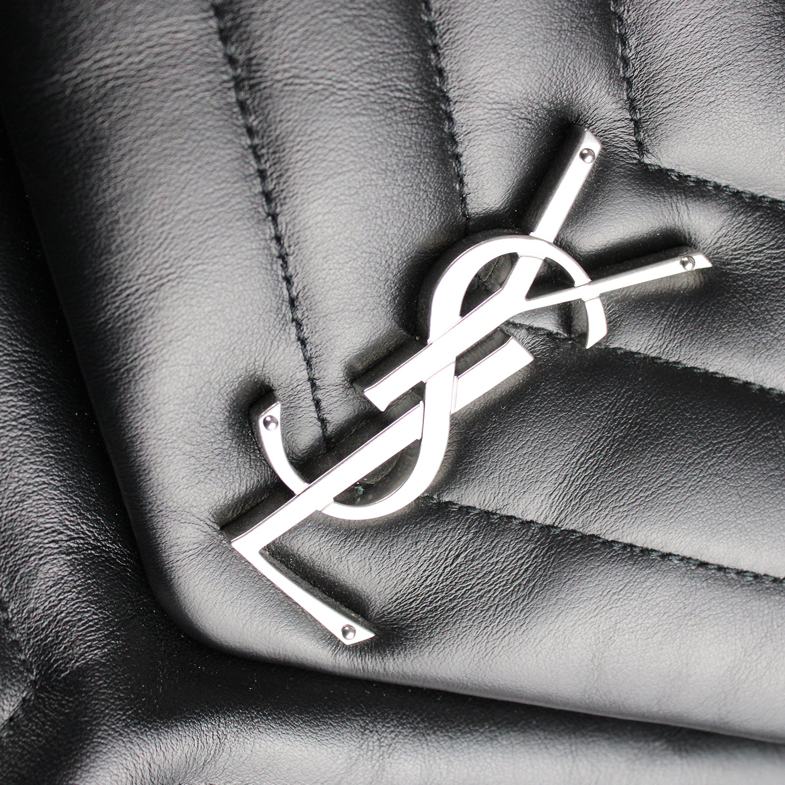 SAINT LAURENT - Loulou large en cuir matelassé