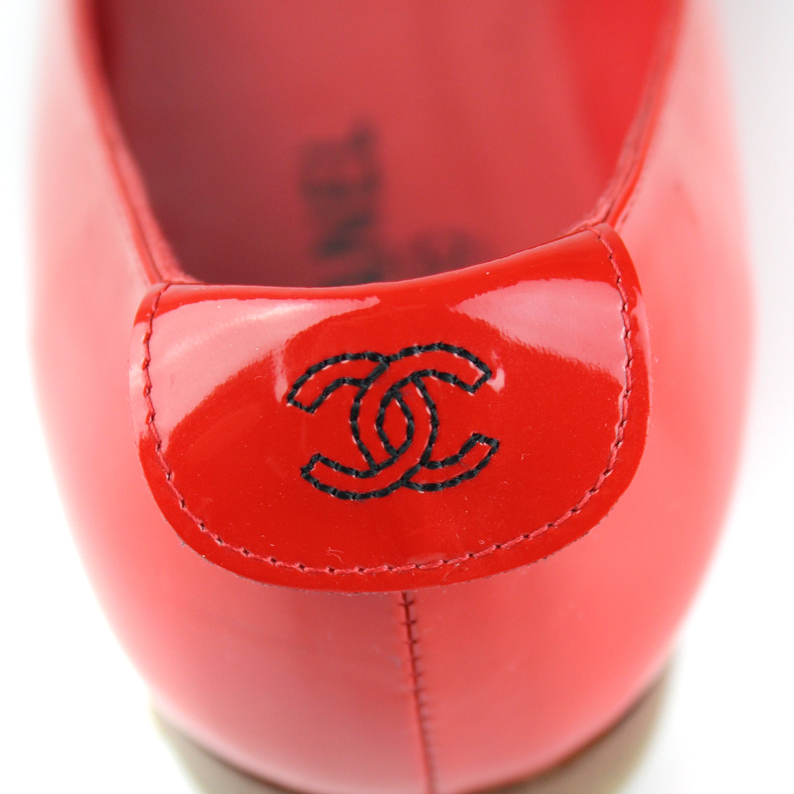 CHANEL - Patent leather ballerinas (T40)