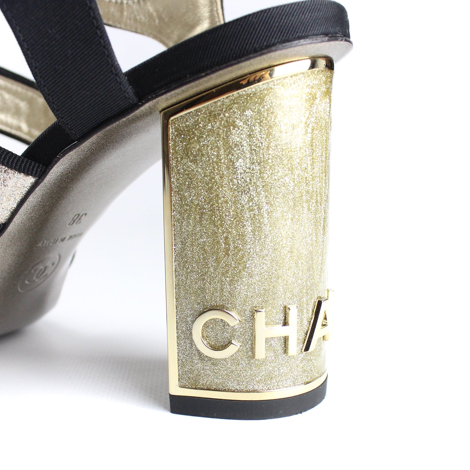 Gold heeled sandals (T38)