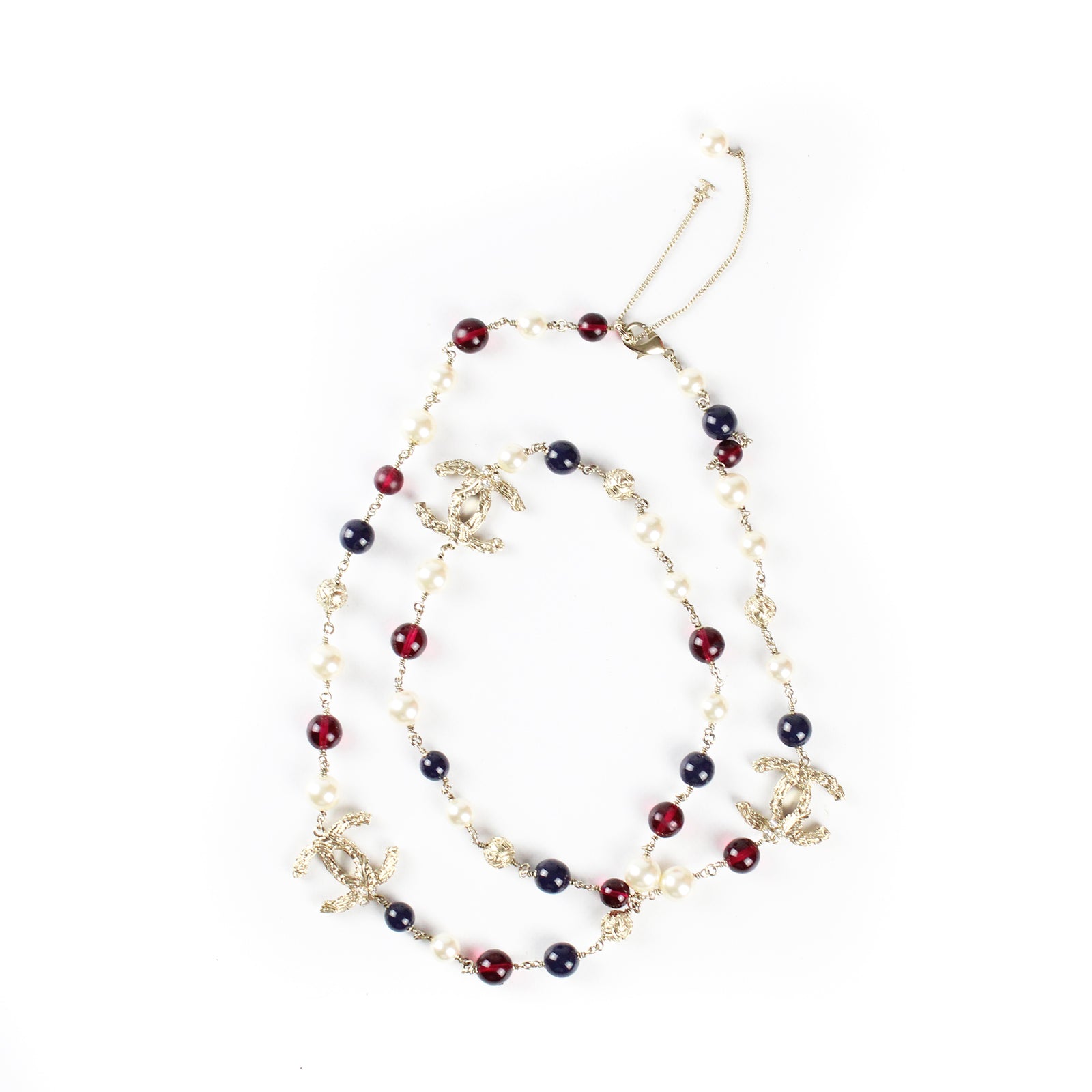 Sautoir en métal et perles