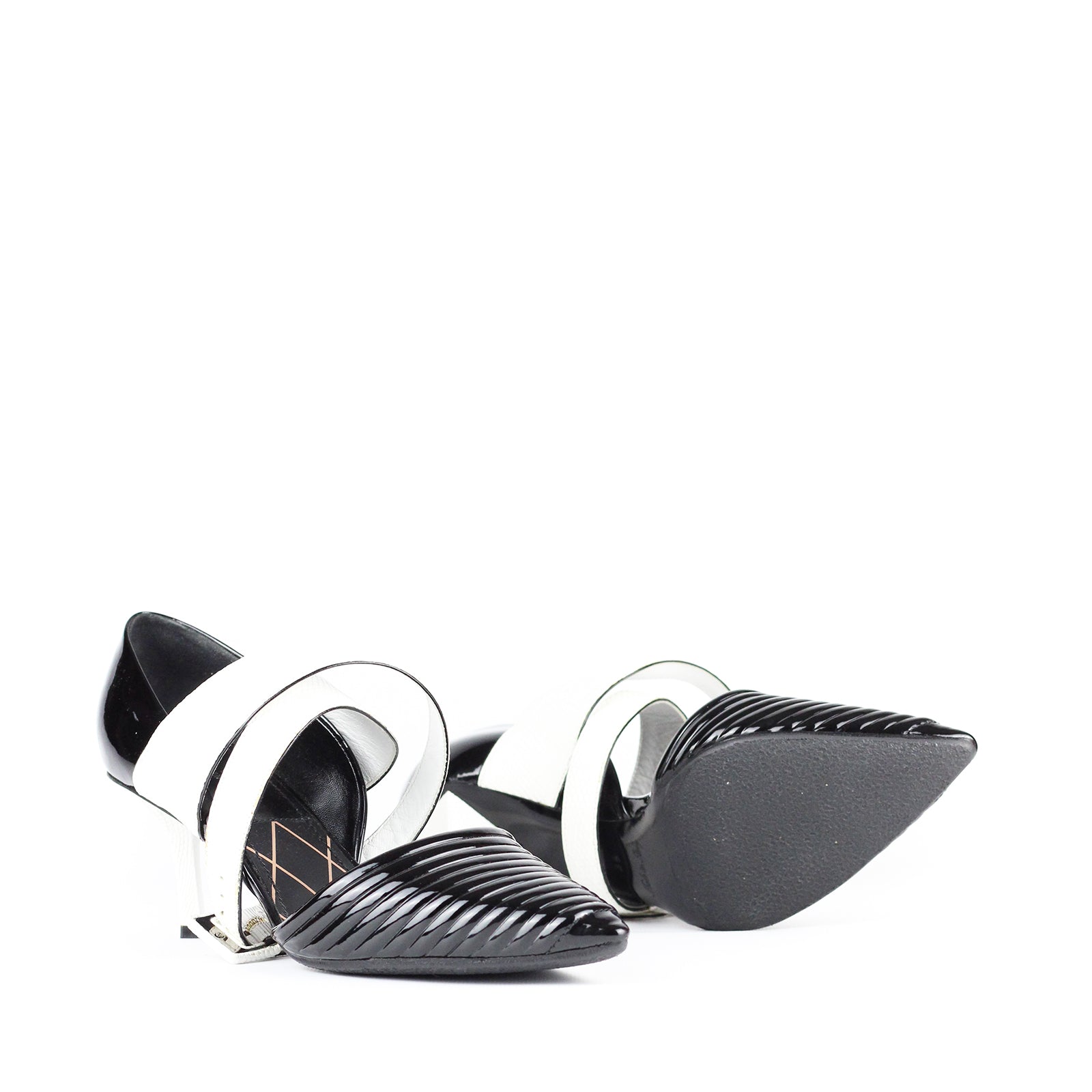 Escarpins à lanière blanche en cuir