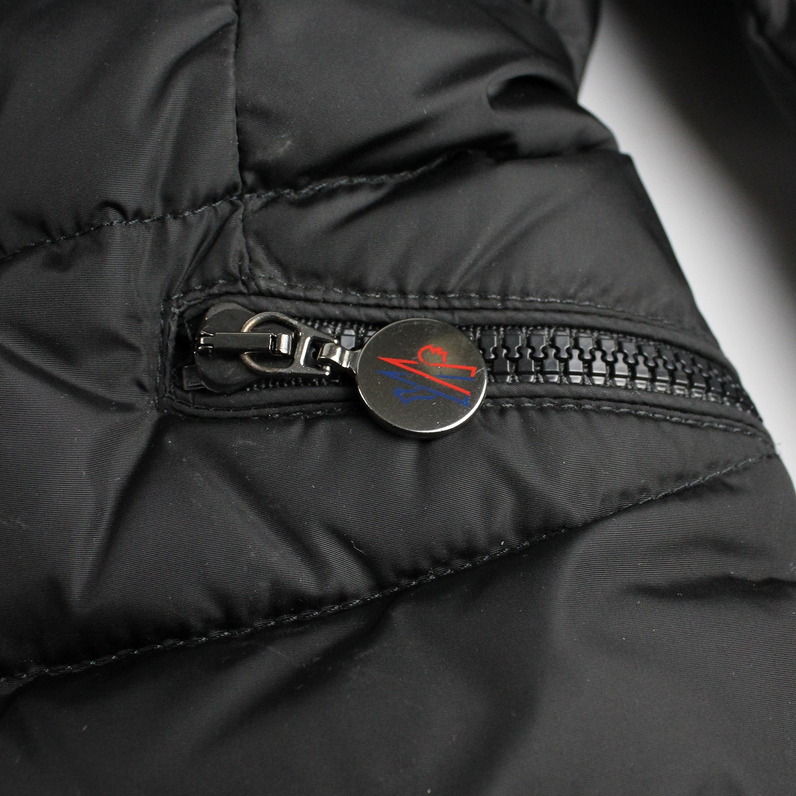 MONCLER - Doudoune courte cintrée (T0)
