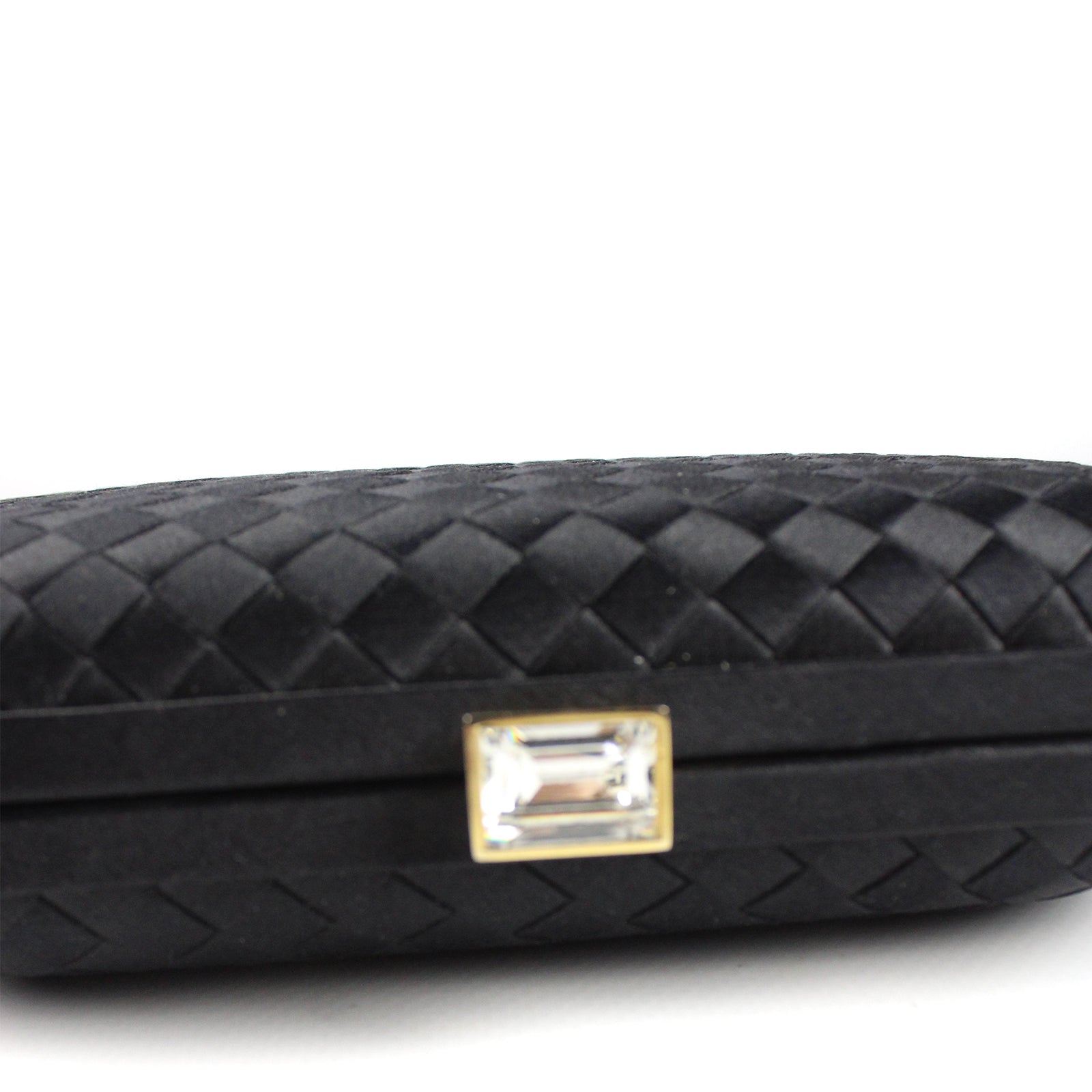 Minaudière Knot en soie avec pompon