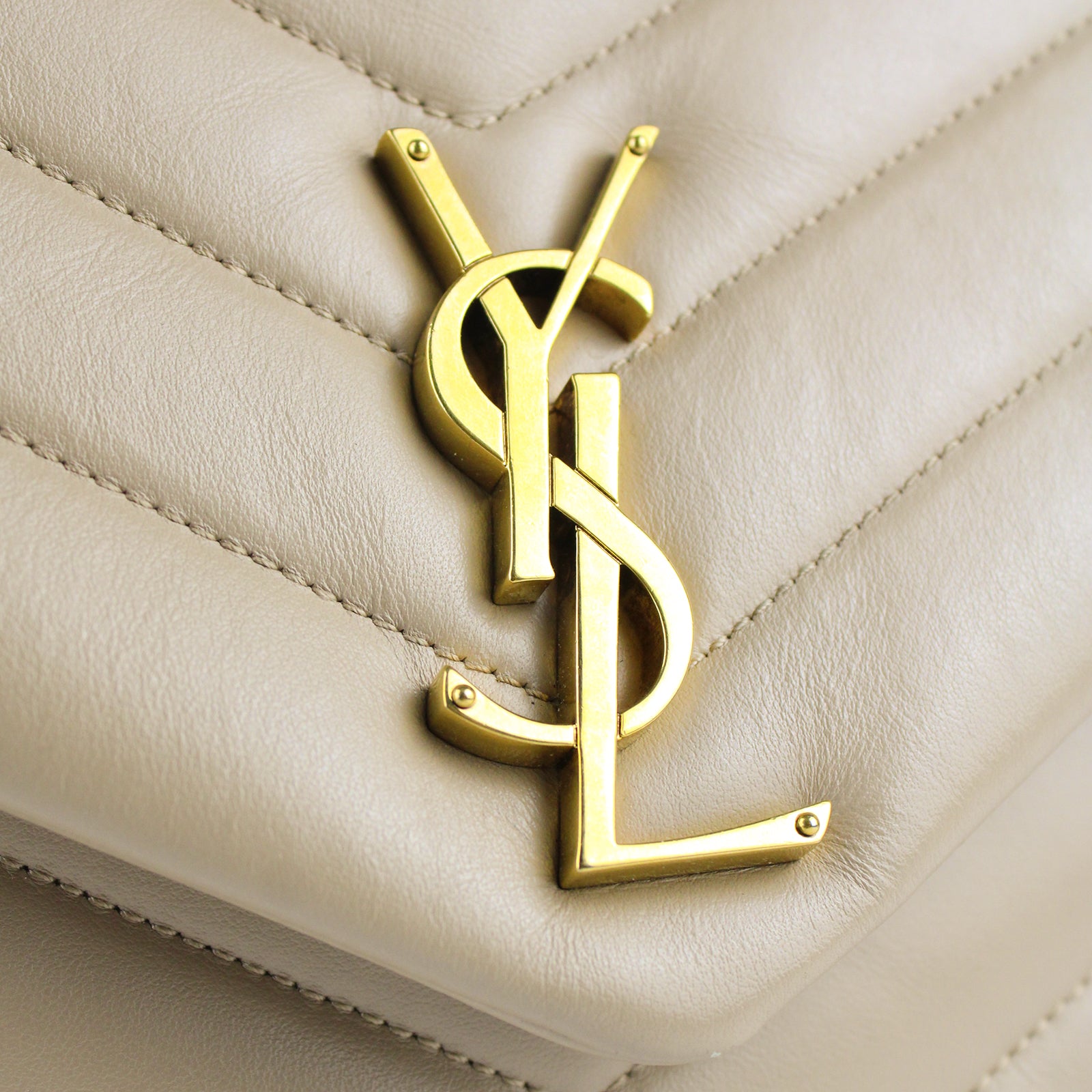 Loulou medium in quilted leather