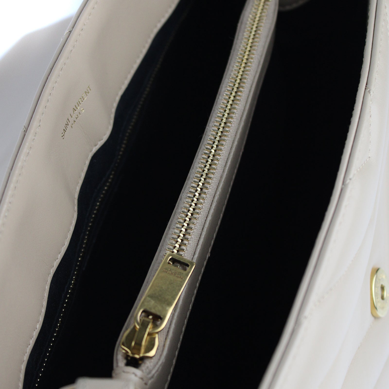 Loulou medium in quilted leather