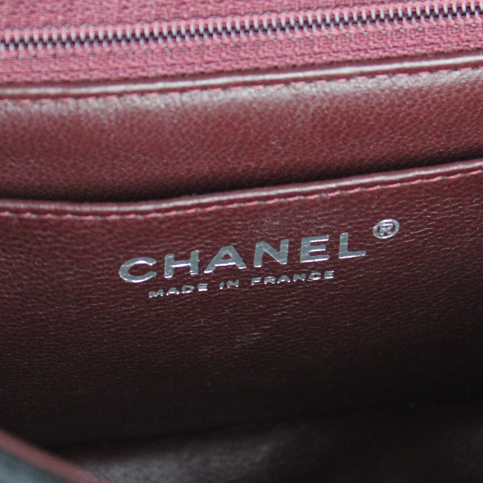 CHANEL - Timeless mini carré