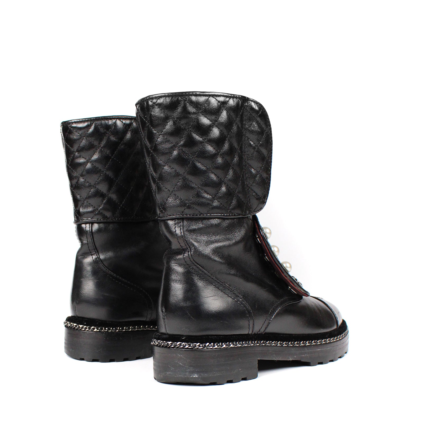 CHANEL - Quilted leather boots (T38)