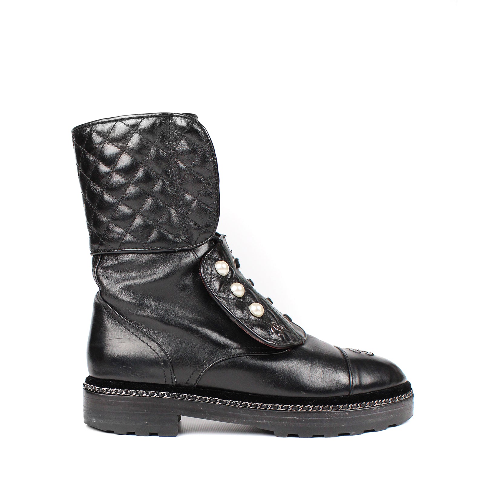 CHANEL - Quilted leather boots (T38)