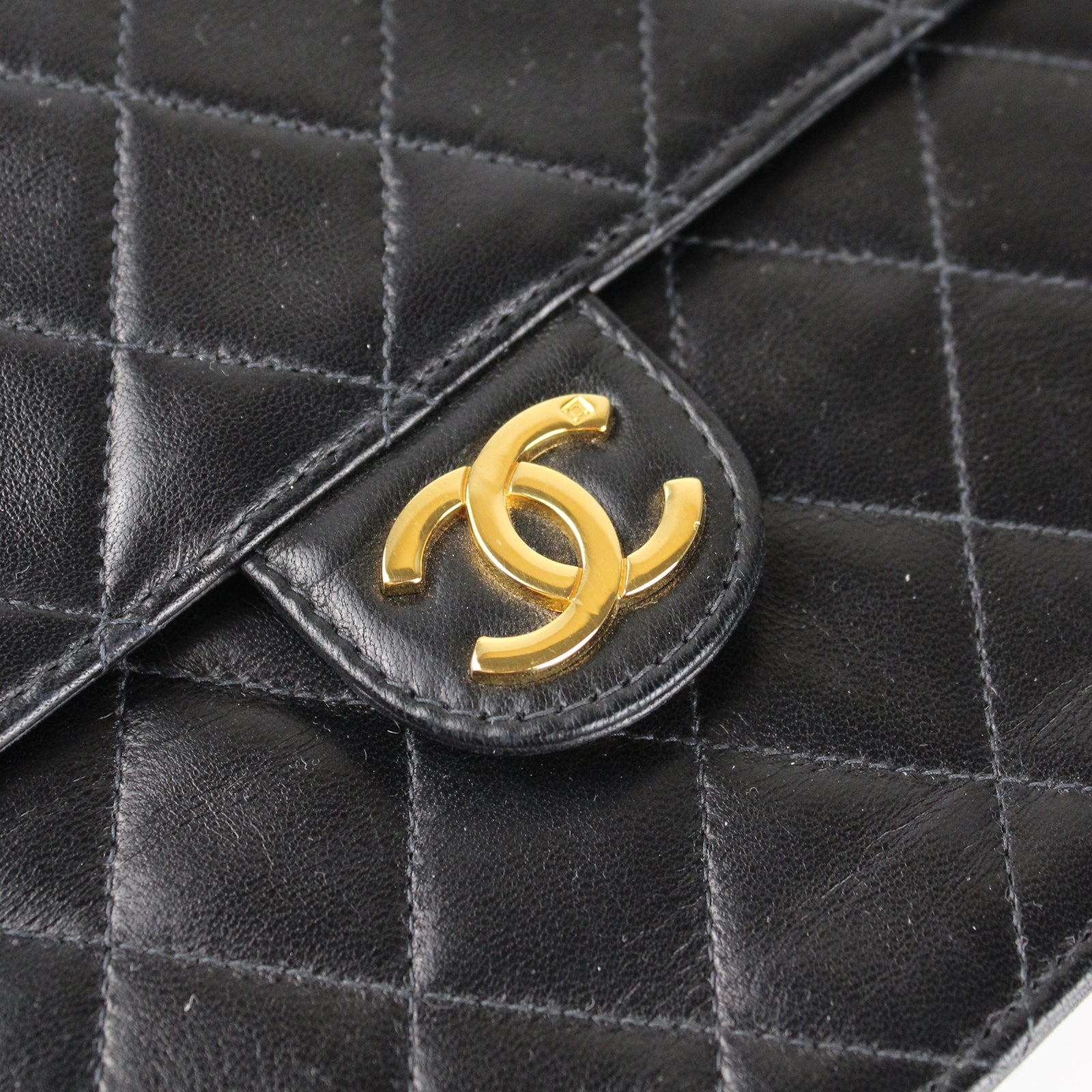 CHANEL - Sac Vintage matelassé