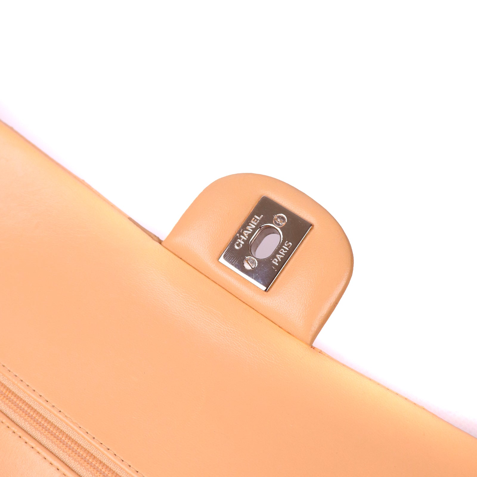 CHANEL - Sac Timeless medium en cuir beige