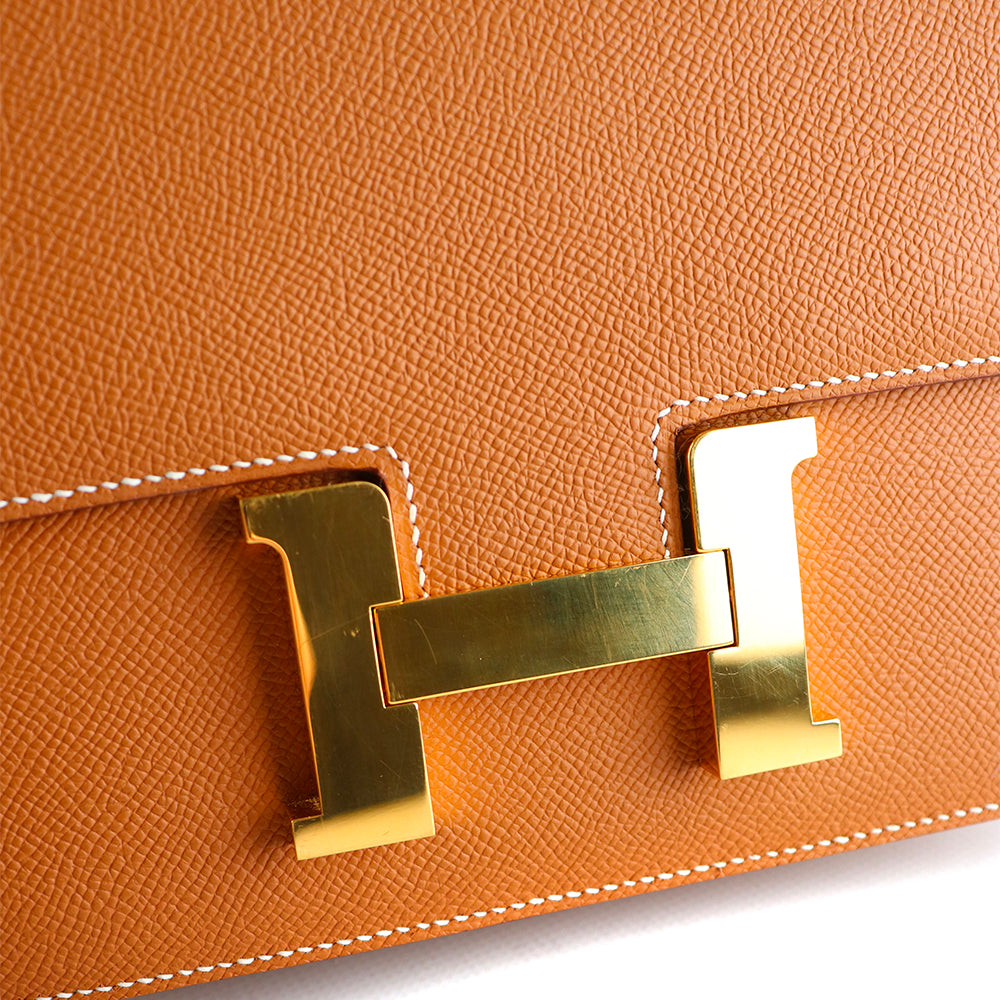 HERMÈS - Constance 24 shoulder bag in gold epsom leather