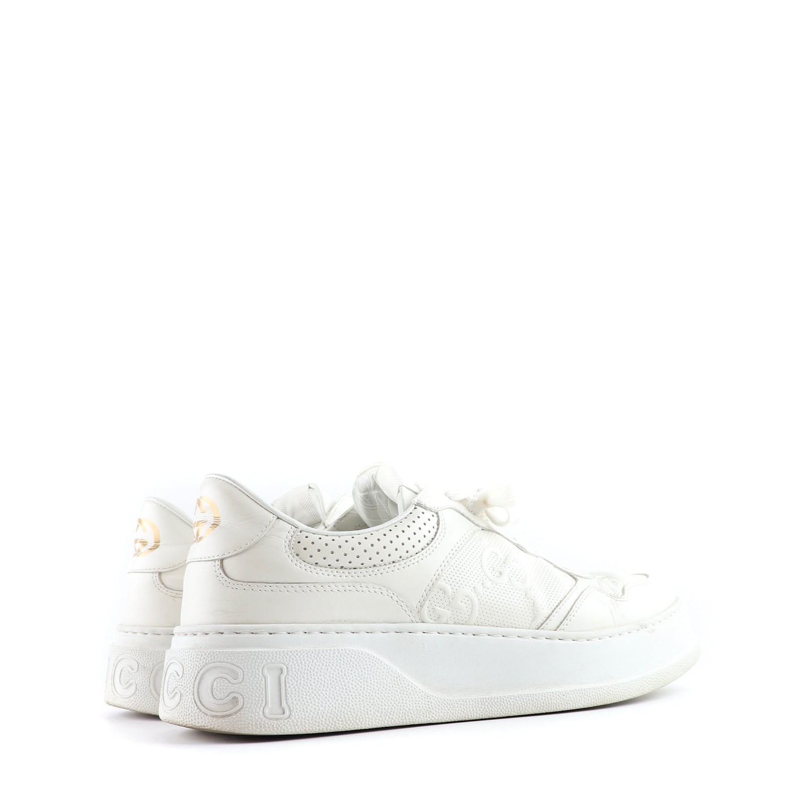 GUCCI - Sneakers embossées GG en cuir (T44)