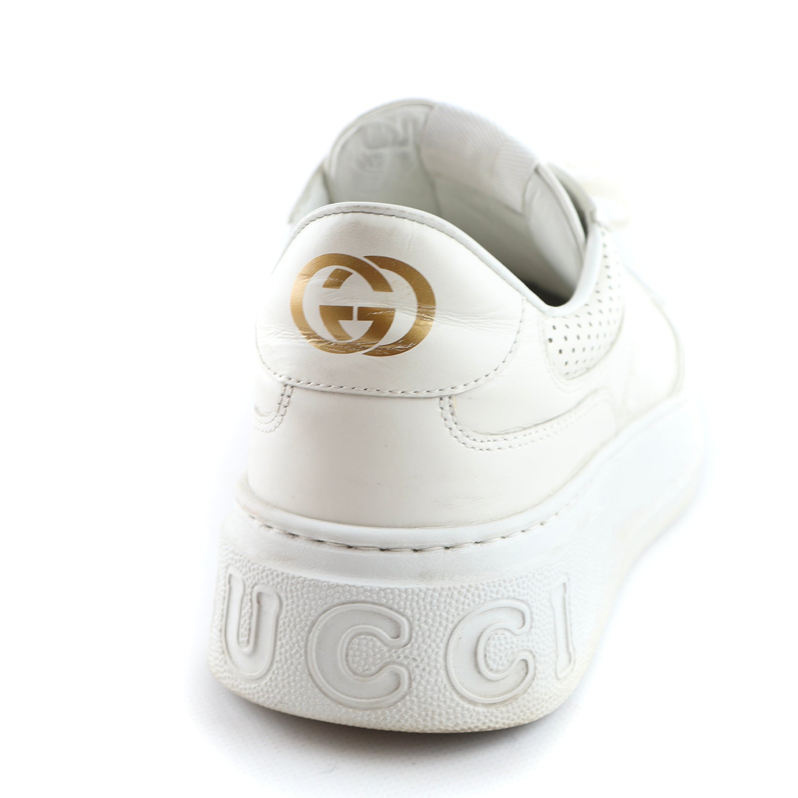 GUCCI - Sneakers embossées GG en cuir (T44)