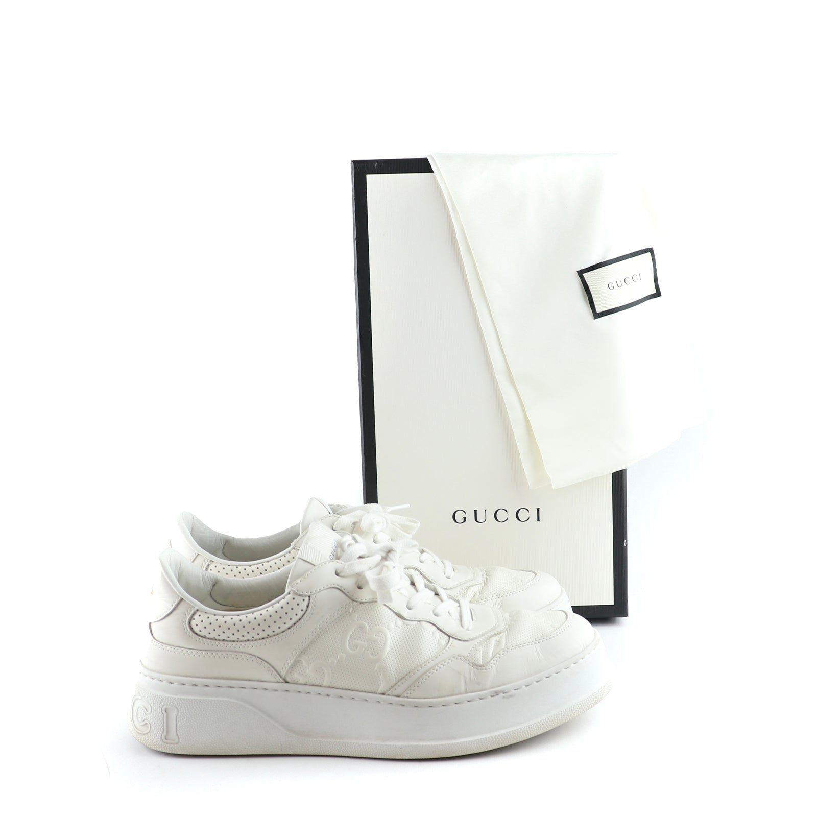 GUCCI - Sneakers embossées GG en cuir (T44)